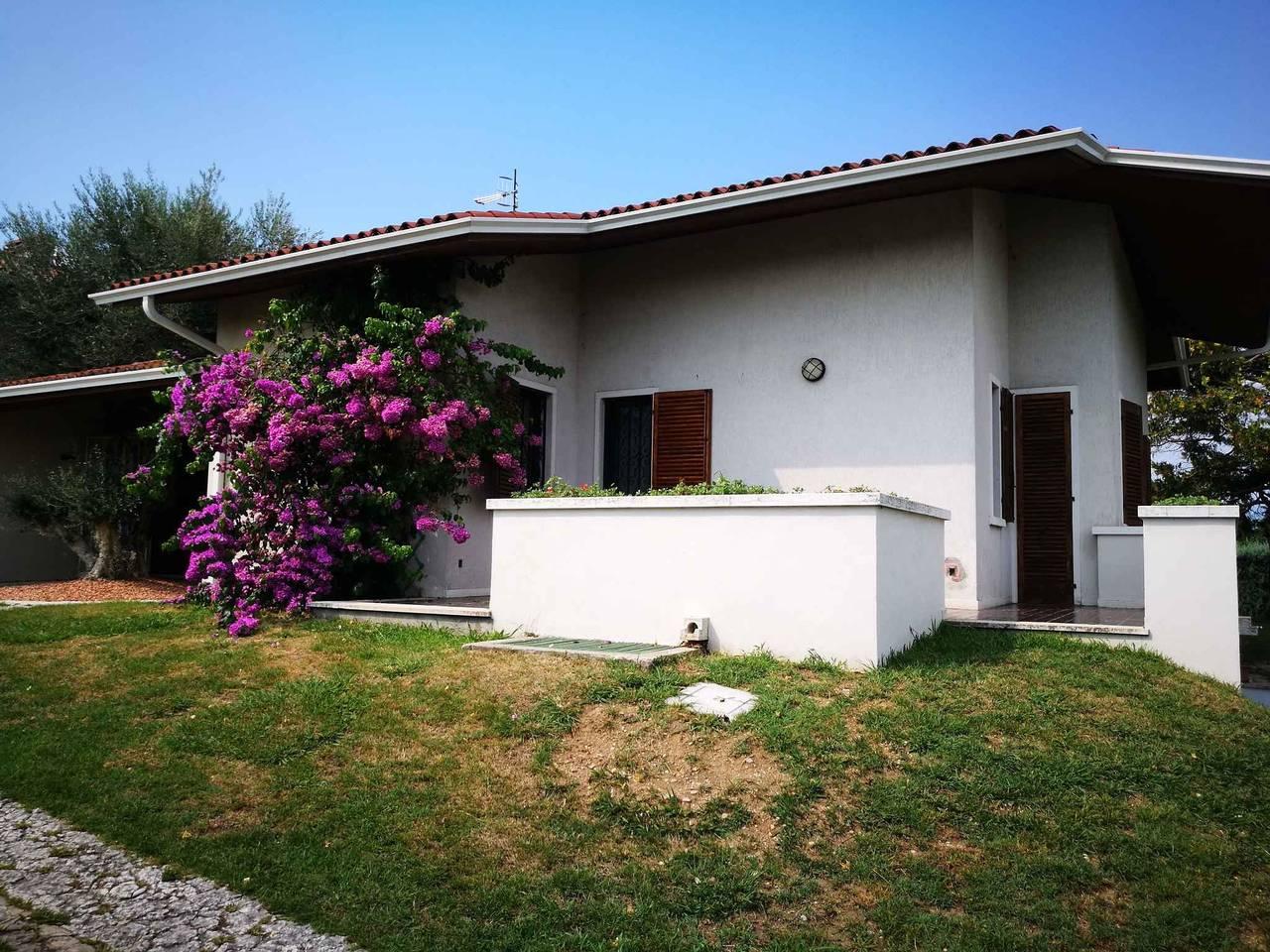Villa met uitzicht op het meer in Lazise, Garda Bergen, Italië voor 8 personen foto 22