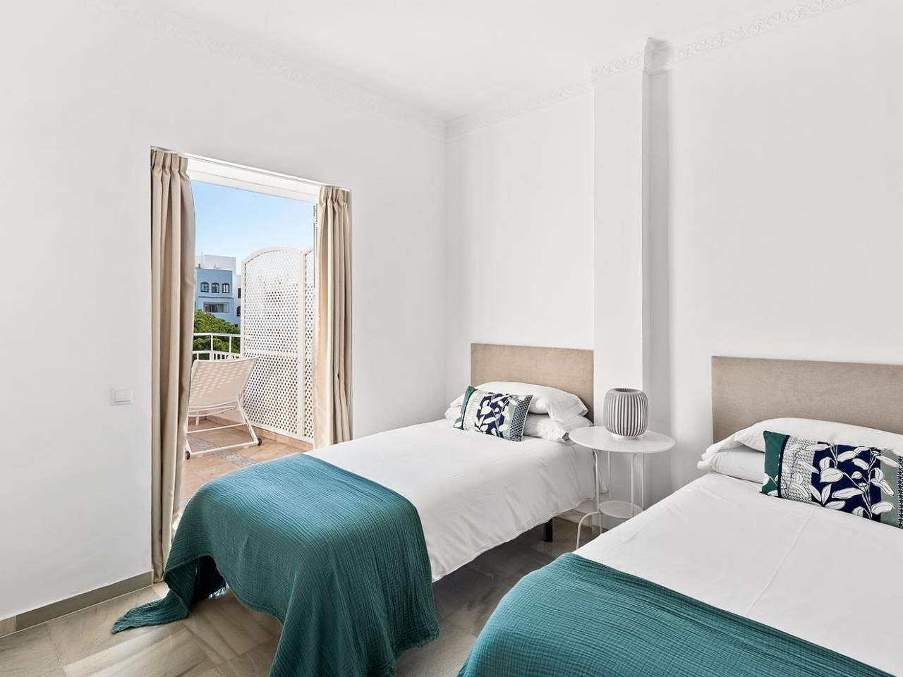 Penthouse in Andalucía del Mar for 4 people | Adm 2-403 in Medina Gardens, Marbella, Spanje voor 4 personen foto 24