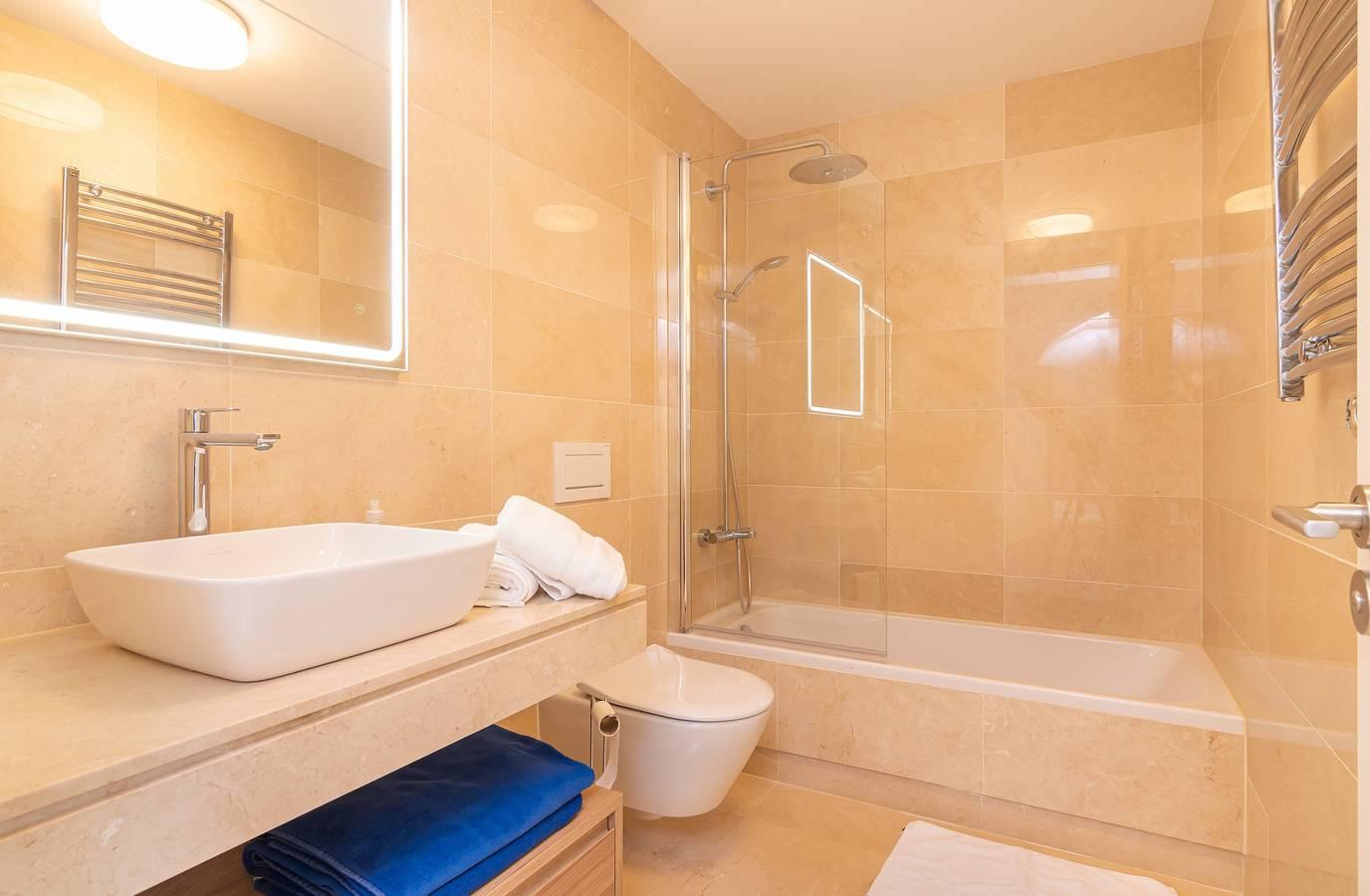 Luxurious Townhouse & Rooftop Plunge Pool in Playa de La Cala - El Torreón (Mijas), Mijas, Spanje voor 8 personen foto 20