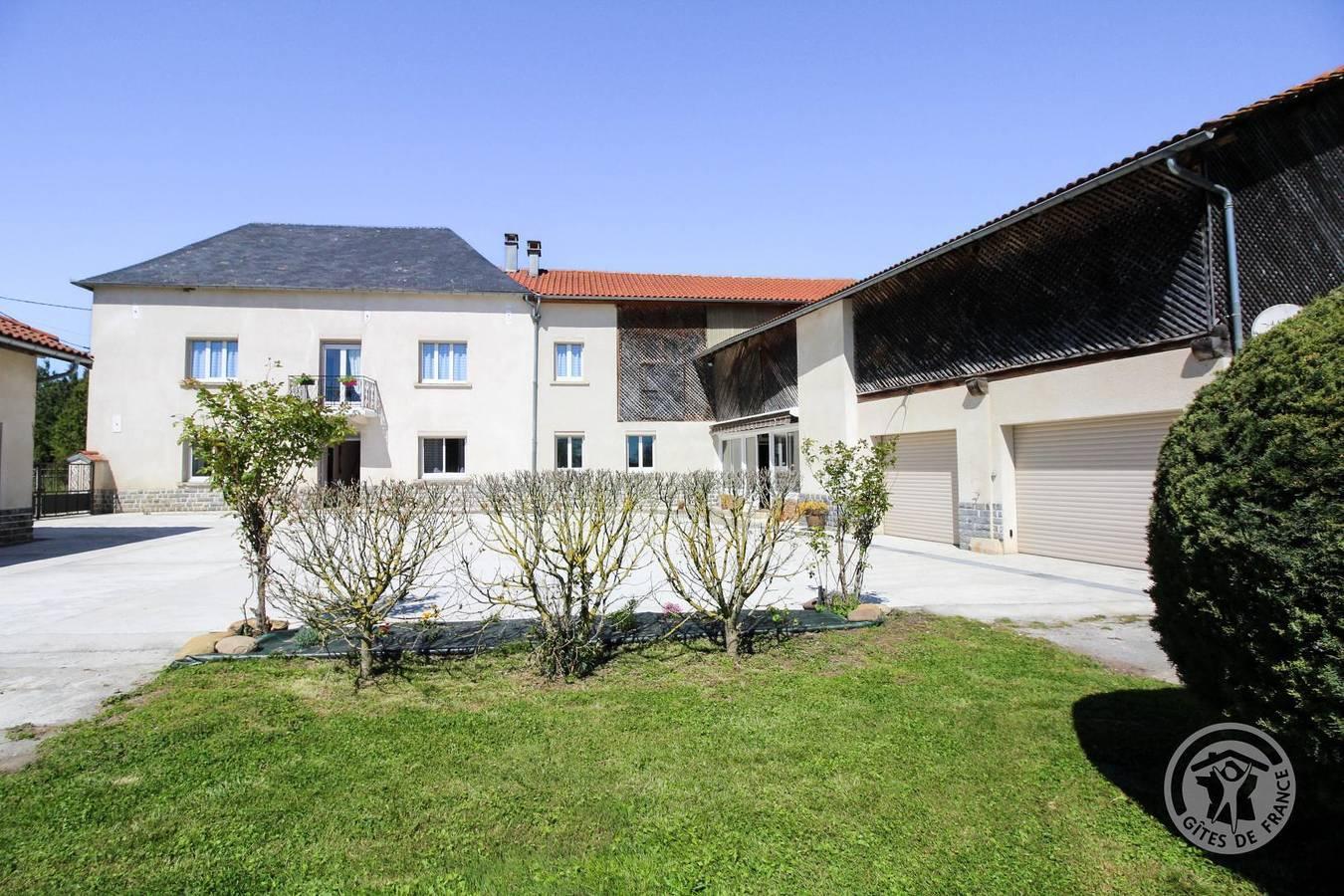 200m² Gite met parkeerplaats, WiFi & tuin - 2km naar Uglas in Pinas, Hautes-Pyreneeën, Frankrijk voor 10 personen foto 23