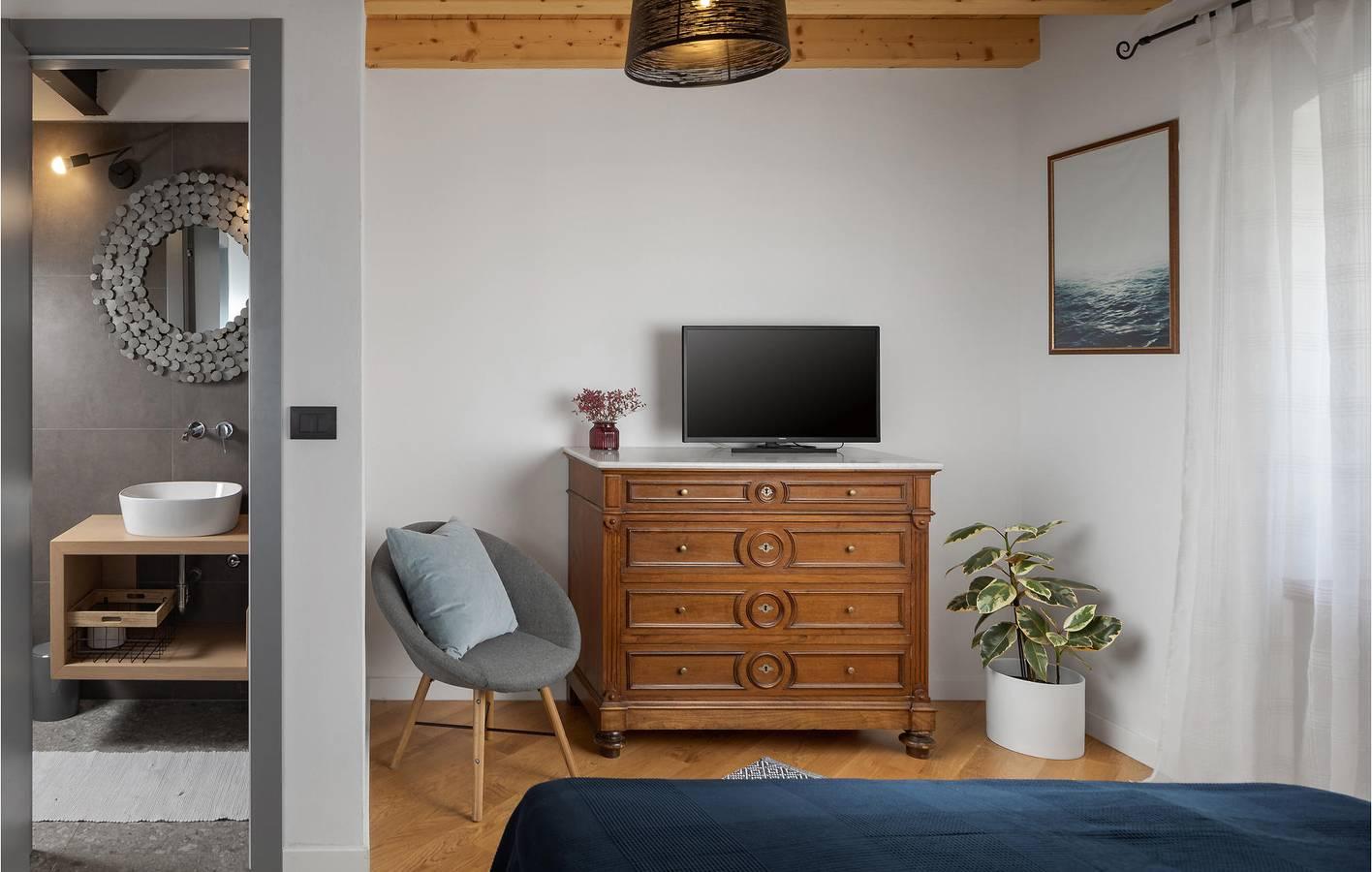 Stijlvol appartement met 2 slaapkamers, zwembad en terras, op 1 km in Medulin City, Medulin, Kroatië voor 6 personen foto 19