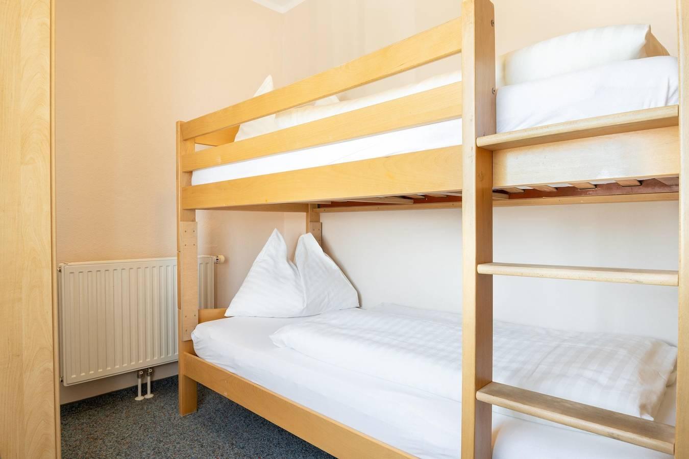 Juniorsuit mit getrenntem Kinderzimmer in Karavanke in Pohorje, Finkenstein am Faaker See, Oostenrijk voor 4 personen foto 24