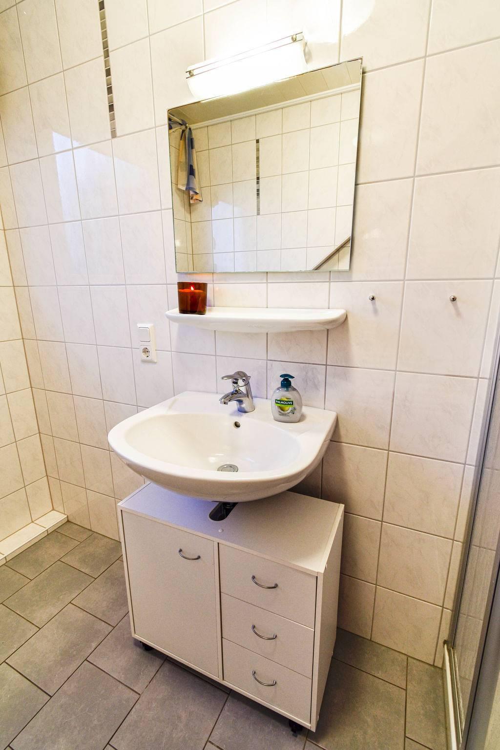 Tjalkstrasse met 1 slaapkamer en binnenzwembad in Norddeich, Duitsland voor 2 personen foto 13