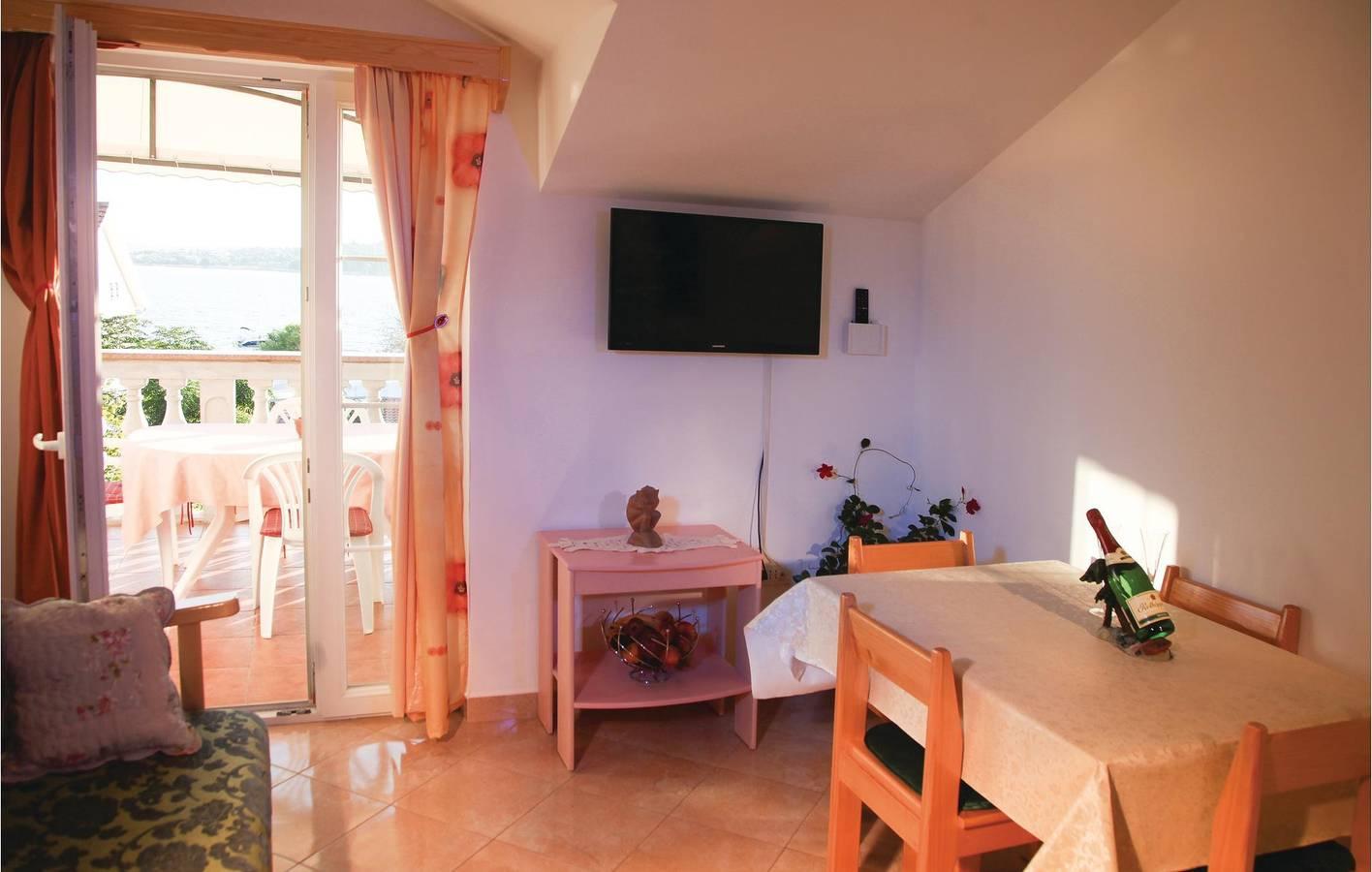 Gezellig appartement met terras en wifi, op 2 km van het strand in Srima, Kroatië voor 4 personen foto 23