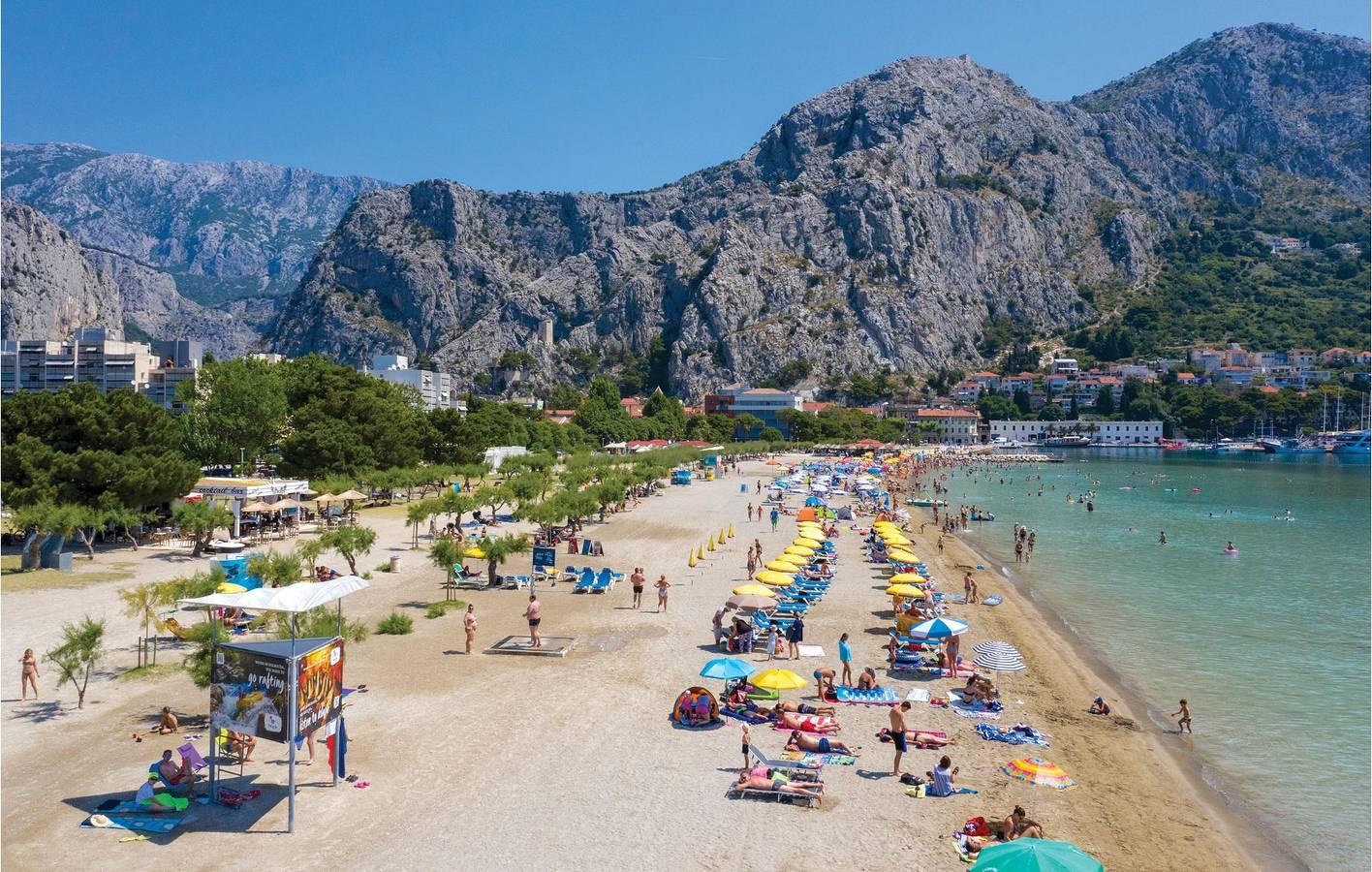 Gezellig appartement met 2 slaapkamers, terras, parkeerplaats en wifi in Dalmatian Zagora, Kroatië voor 6 personen foto 21