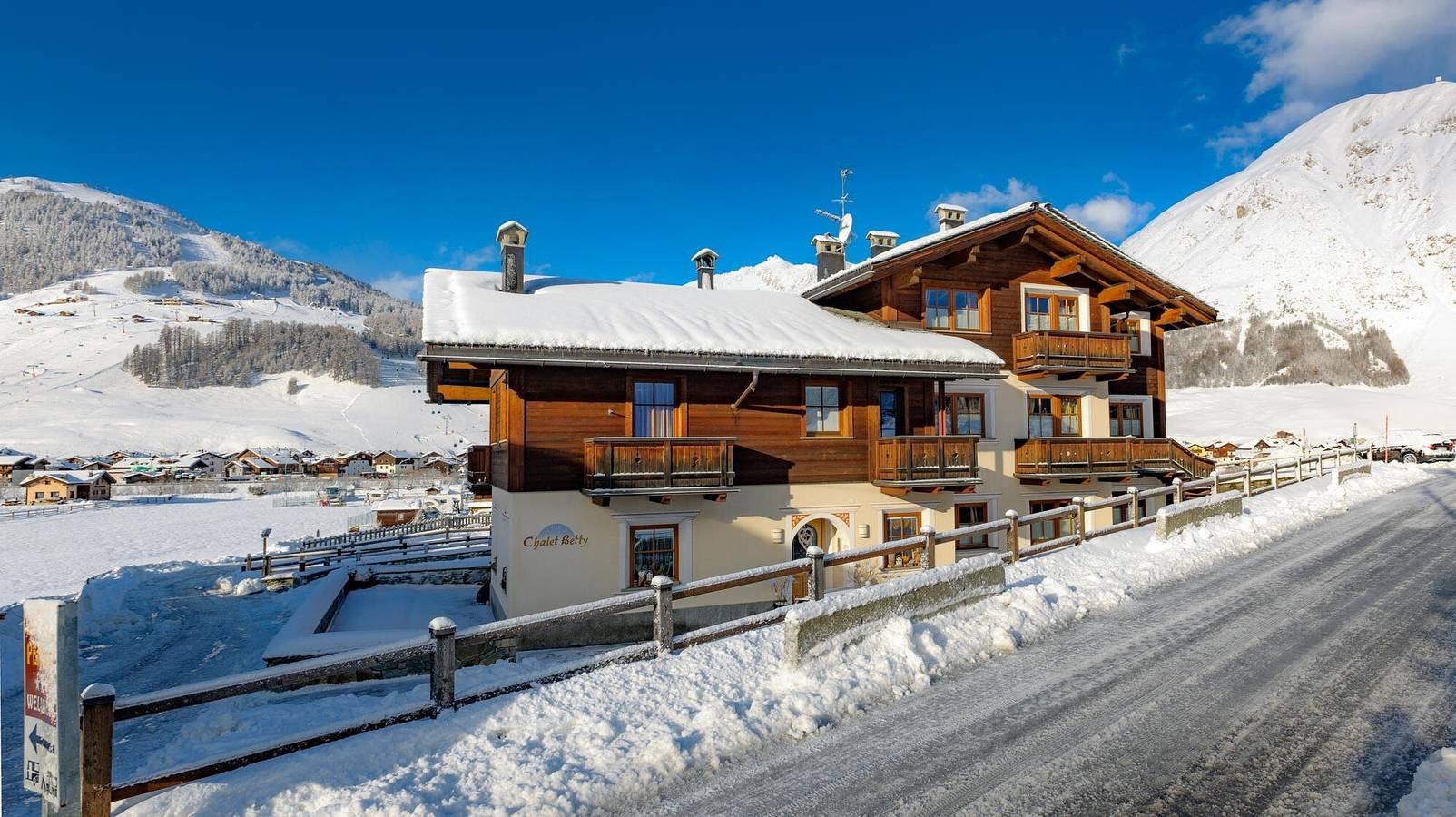 Chalet Betty Appartement Sgembro met Uitzicht op de Bergen in Livigno (Town), Livigno, Italië voor 4 personen foto 20