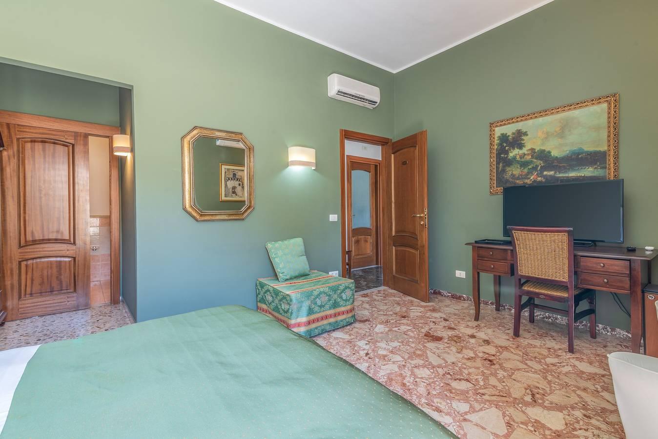 Vakantiehuis 'Casa Neathon' met Wi-Fi, Terras & Balkon in Noto, Italië voor 14 personen foto 24