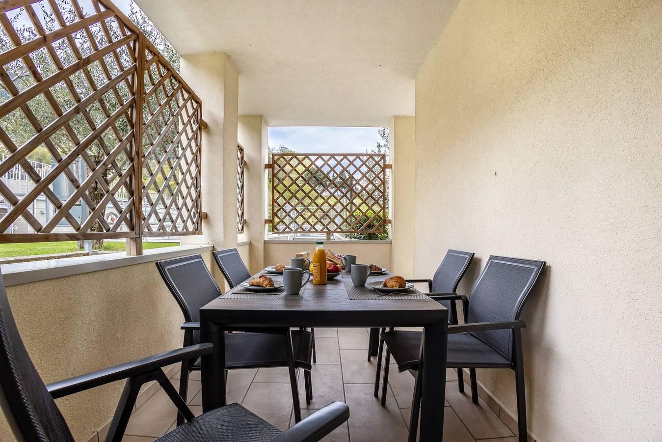 Appartement 'Residence La Villa Principe' met tuin, zwembad & Wi-Fi in Tignale, Garda Bergen, Italië voor 4 personen foto 23
