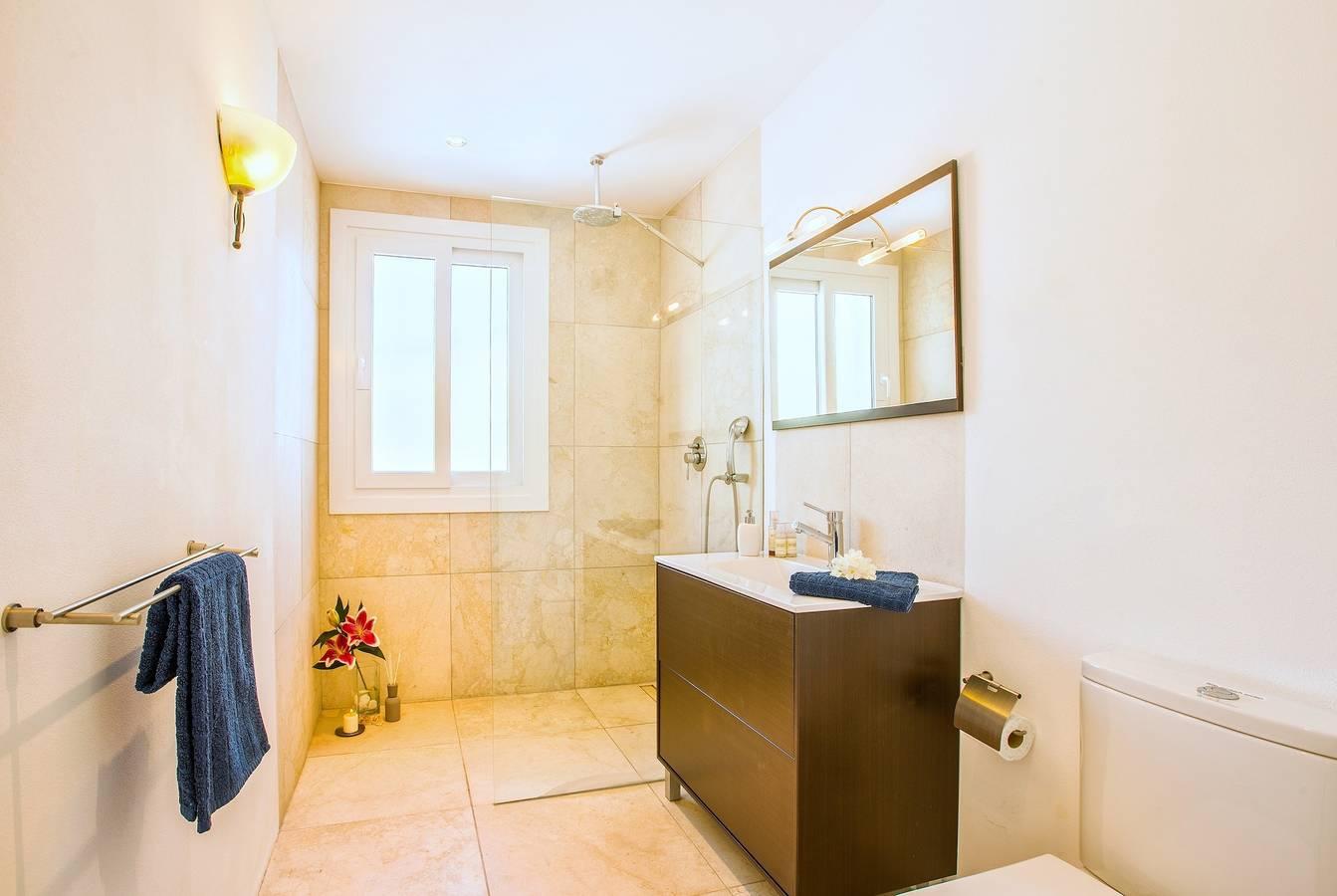 Vakantiehuis met jacuzzi en zeezicht in Cala Blava, Llucmajor, Spanje voor 6 personen foto 19