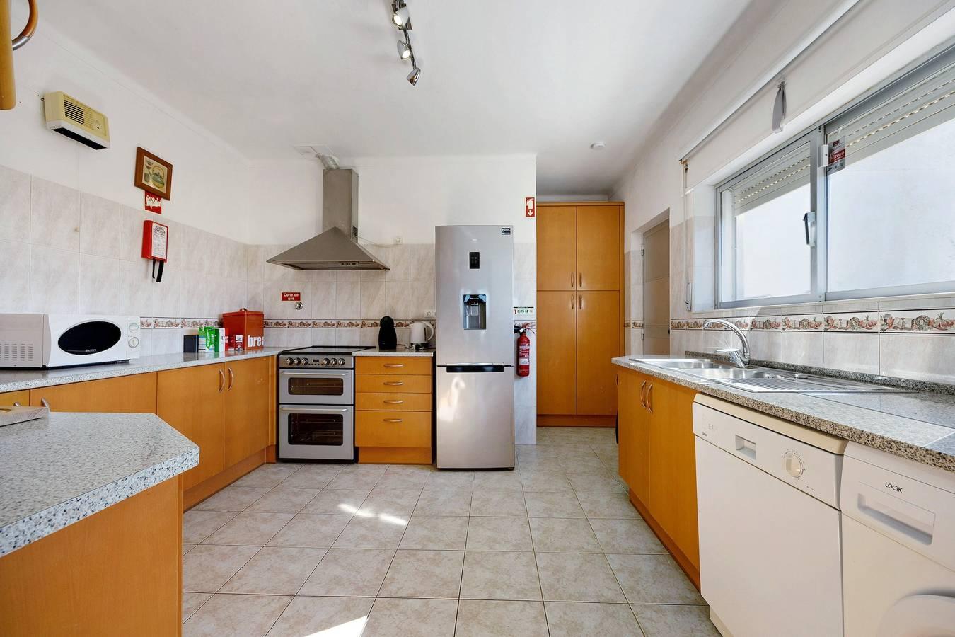 Villa Brisa do Mar met zeezicht, zwembad, tuin & Wi-Fi in Carvoeiro, Lagoa, Portugal voor 9 personen foto 24