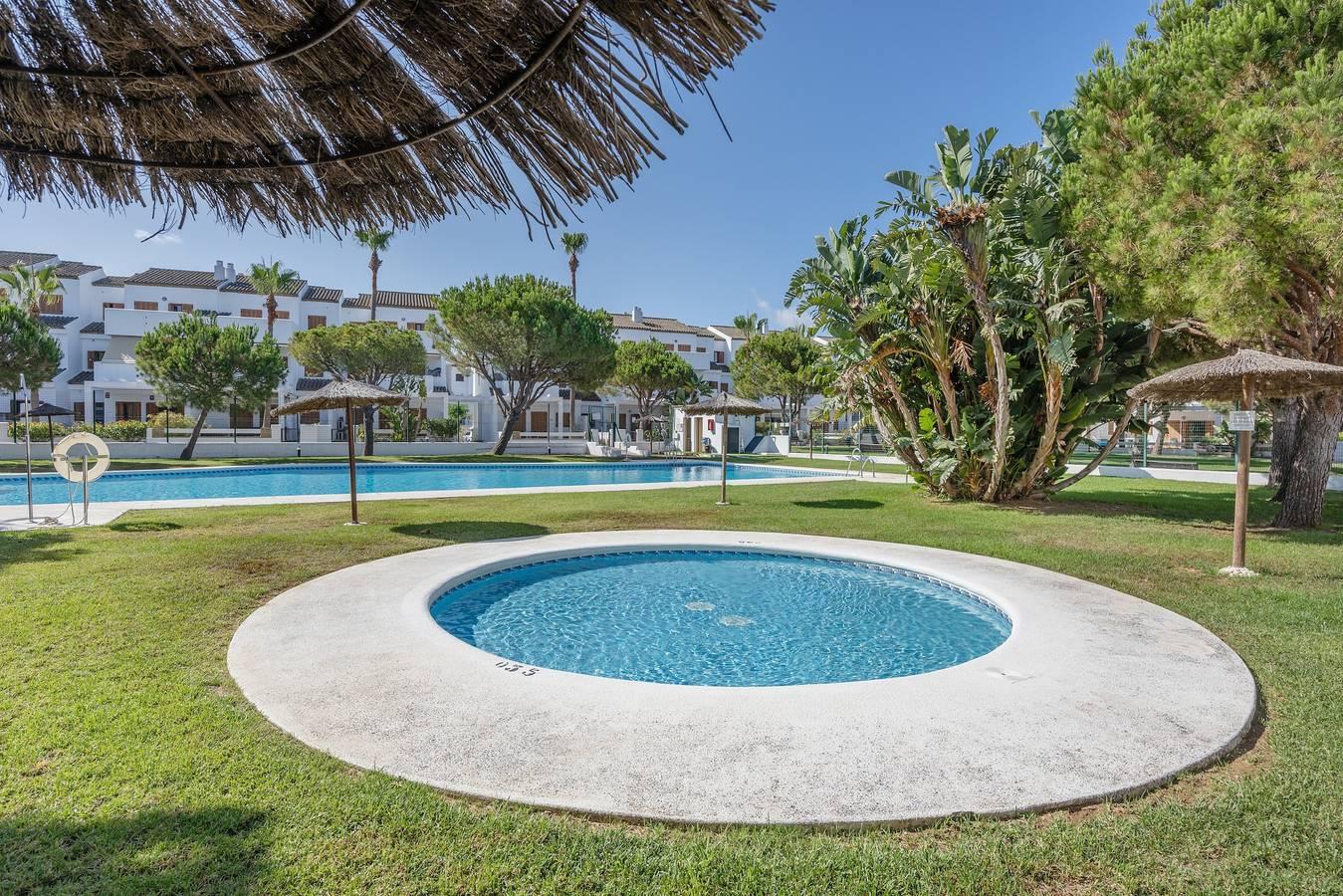 Appartement 'Dorada Sun' met gedeeld zwembad in Playa La Barrosa, Chiclana de la Frontera, Spanje voor 5 personen foto 24