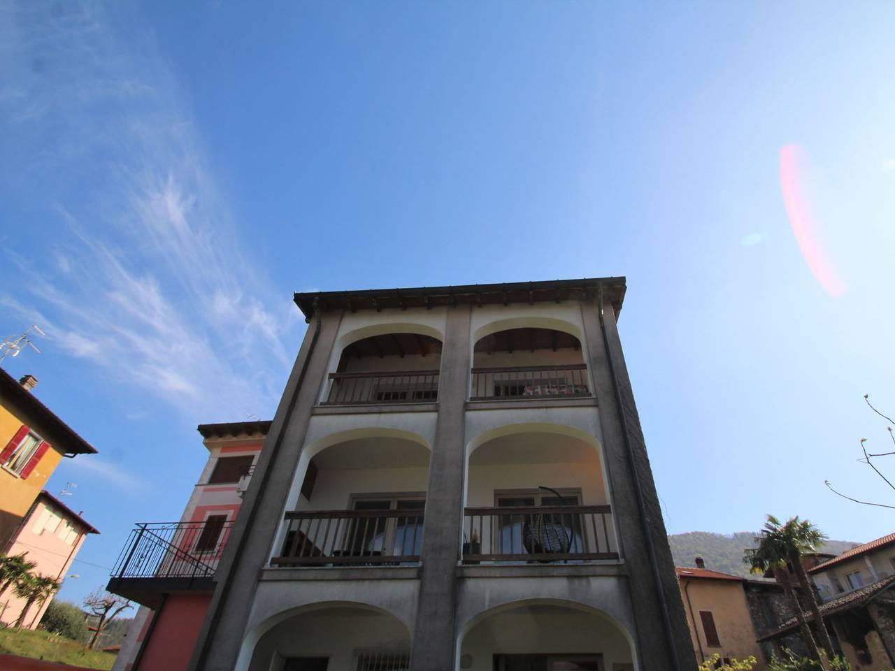 Lungolago in Lavena Ponte Tresa, Luganomeer (Lombardije), Italië voor 5 personen foto 23