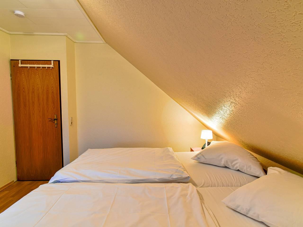 Tjalkstrasse met 1 slaapkamer en binnenzwembad in Norddeich, Duitsland voor 2 personen foto 10