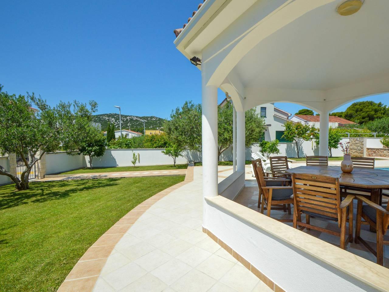 Vakantieappartement met zwembad en ligging bij een meer in Tribunj, Šibenik-Knin, Kroatië voor 4 personen foto 24