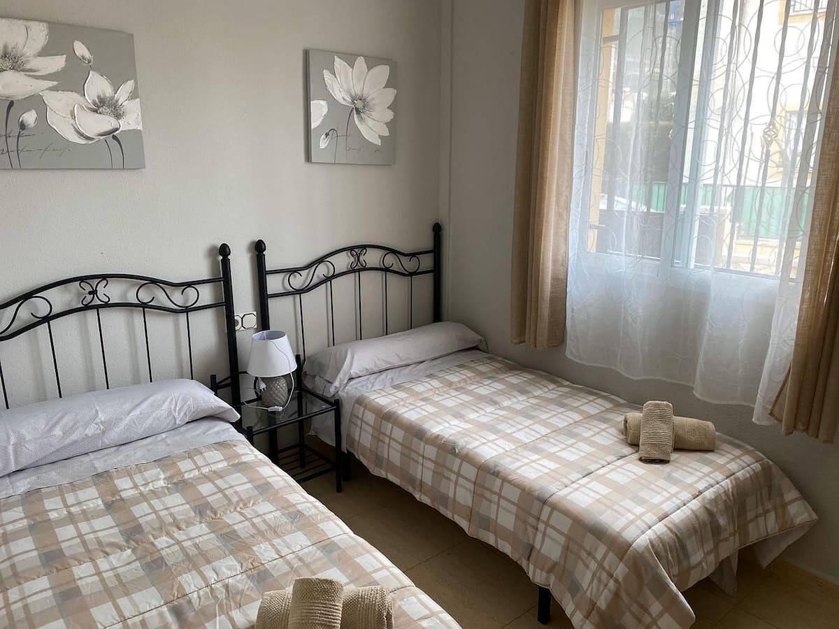 Bungalow "Alberca La Nucia" met uitzicht op de bergen, terras & Wifi in Polop, Costa Blanca, Spanje voor 4 personen foto 21
