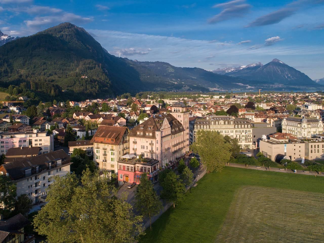 Vakantieappartement met binnenzwembad en zwembad in Interlaken, Meer van Thun, Zwitserland voor 4 personen foto 19