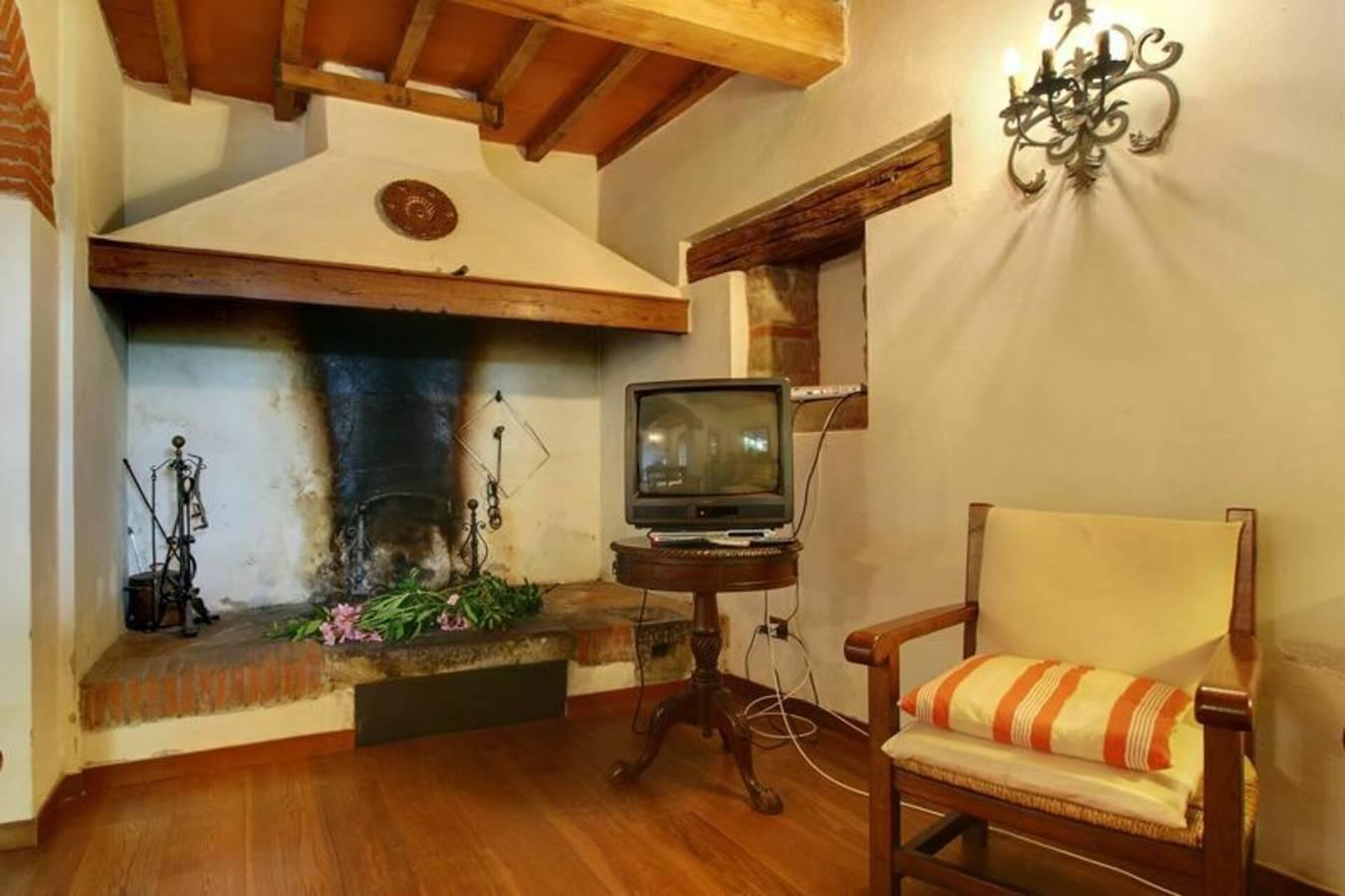 Villa Acacia in Reggello, Valdarno, Italië voor 12 personen foto 19