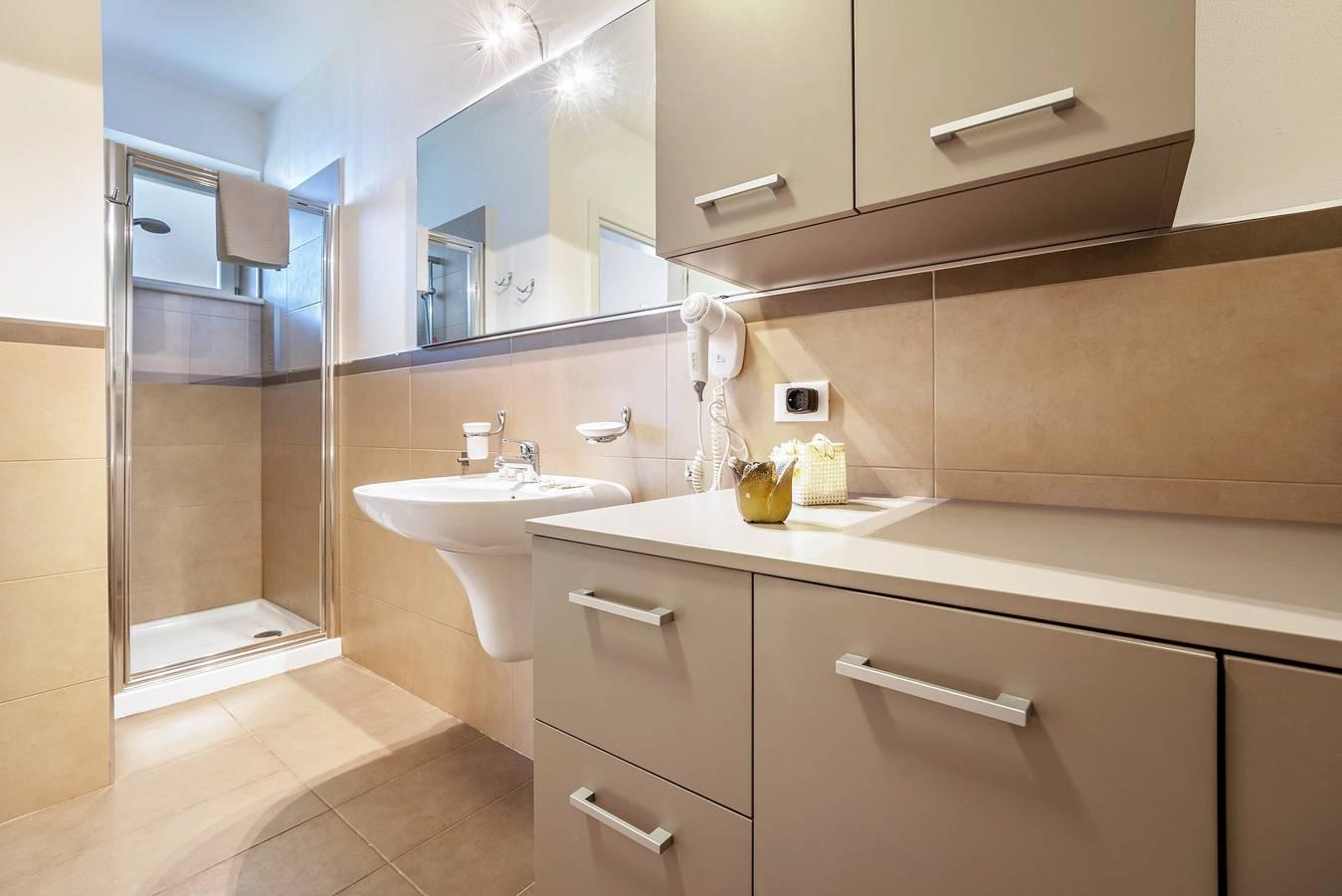 Appartement 'Residence La Villa Principe' met tuin, zwembad & Wi-Fi in Tignale, Garda Bergen, Italië voor 4 personen foto 21