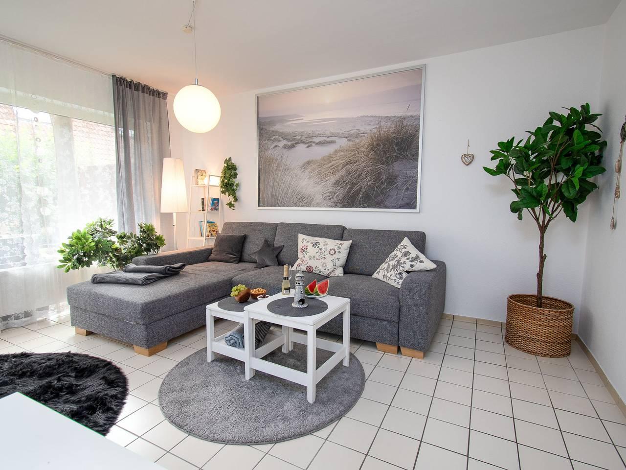 Muschelweg met 1 slaapkamer en binnenzwembad in Norddeich, Duitsland voor 2 personen