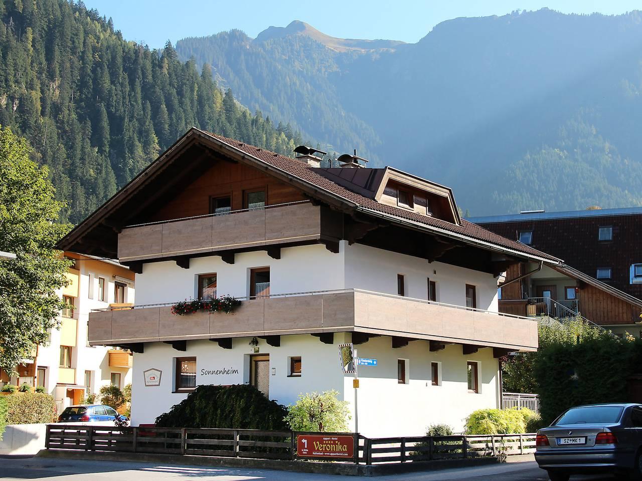 Sonnenheim met 2 slaapkamers en binnenzwembad in Mayrhofen, Zillertaler Alpen, Oostenrijk voor 4 personen