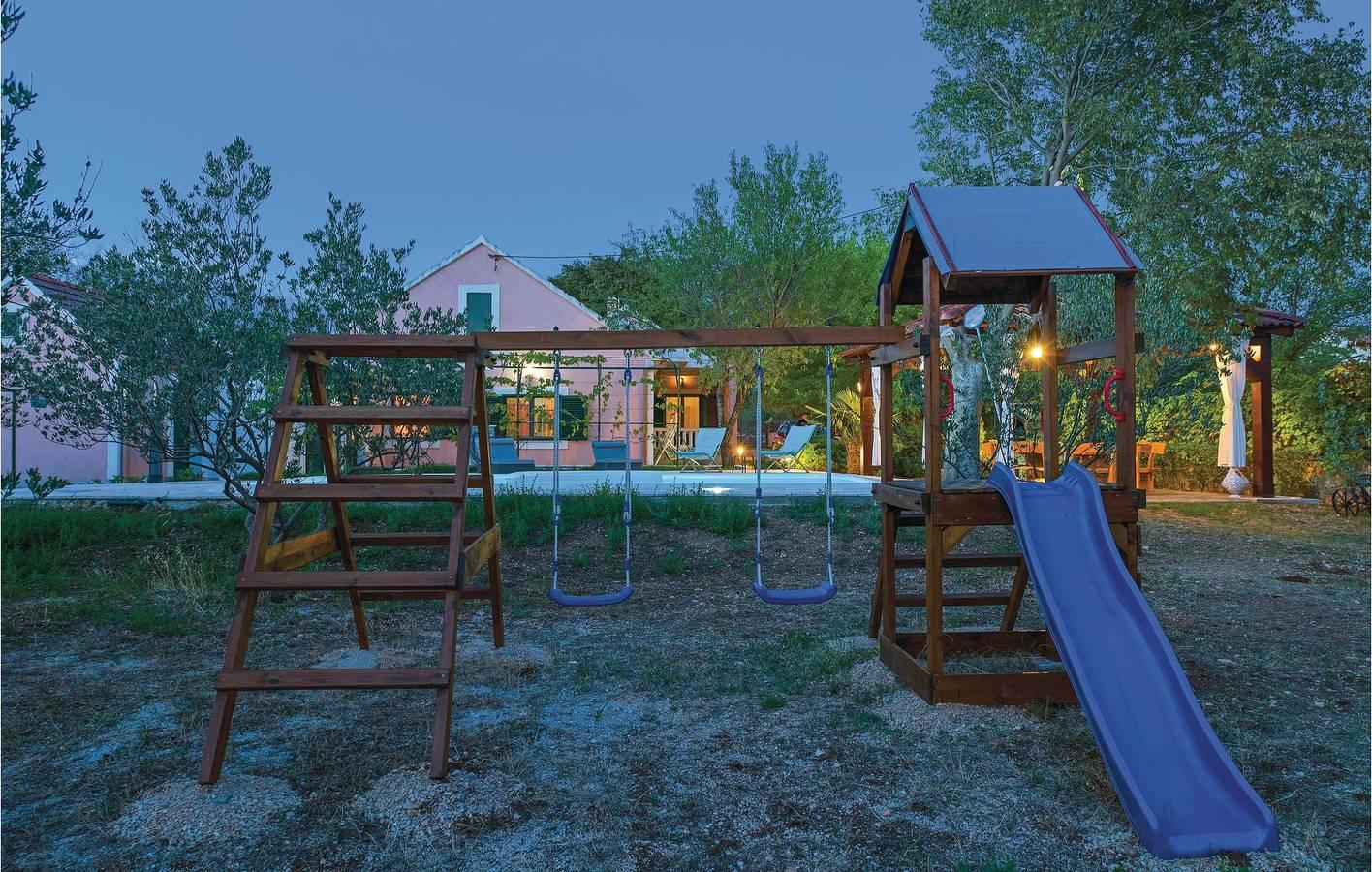 Ruim appartement met 1 slaapkamer, zwembad, wifi en een volledig in Dalmatian Zagora, Kroatië voor 6 personen foto 20