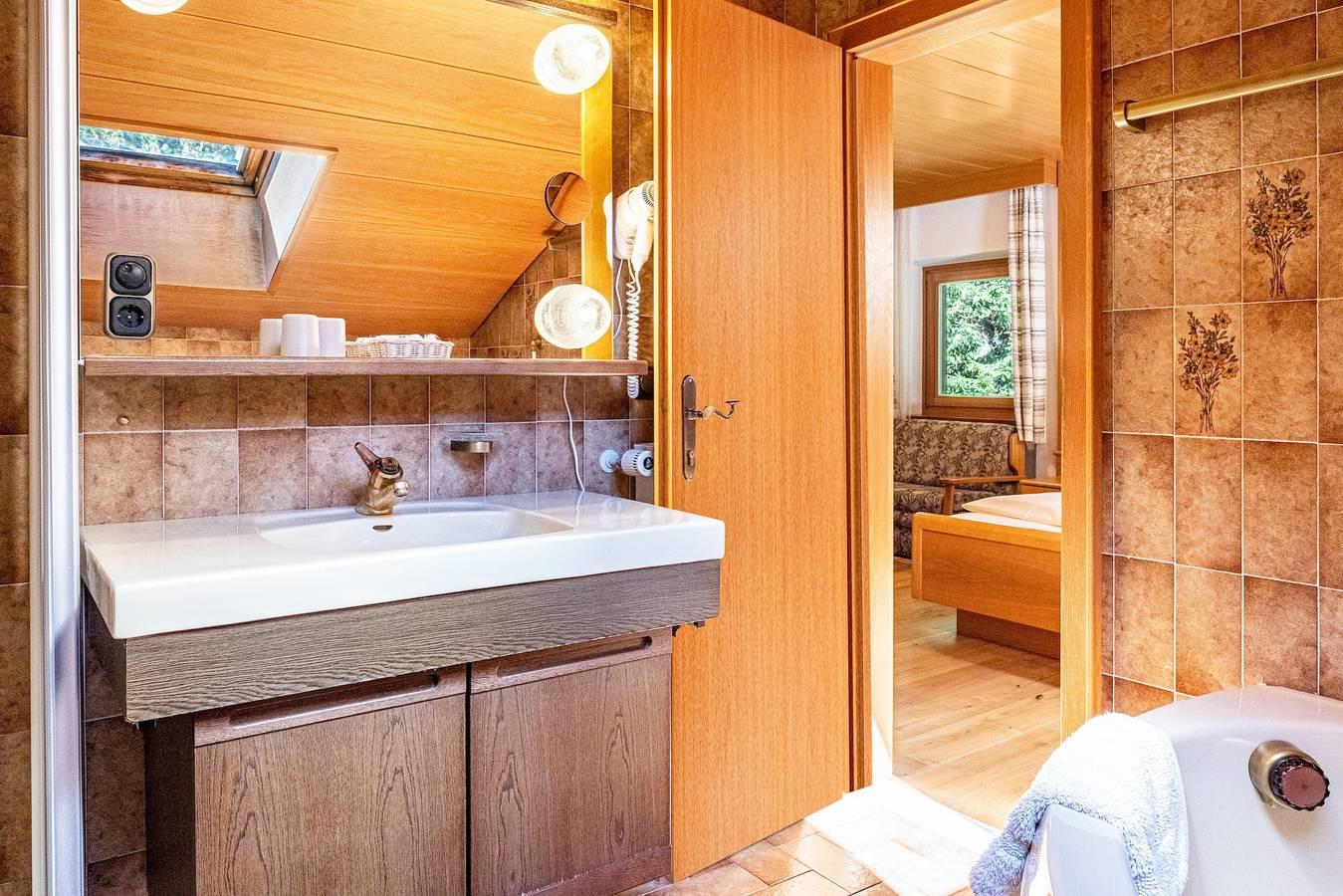 Appartement "Cesa Soramurat 5 6" met Uitzicht op de Bergen in Canazei, Dolomiti Superski, Italië voor 6 personen foto 19