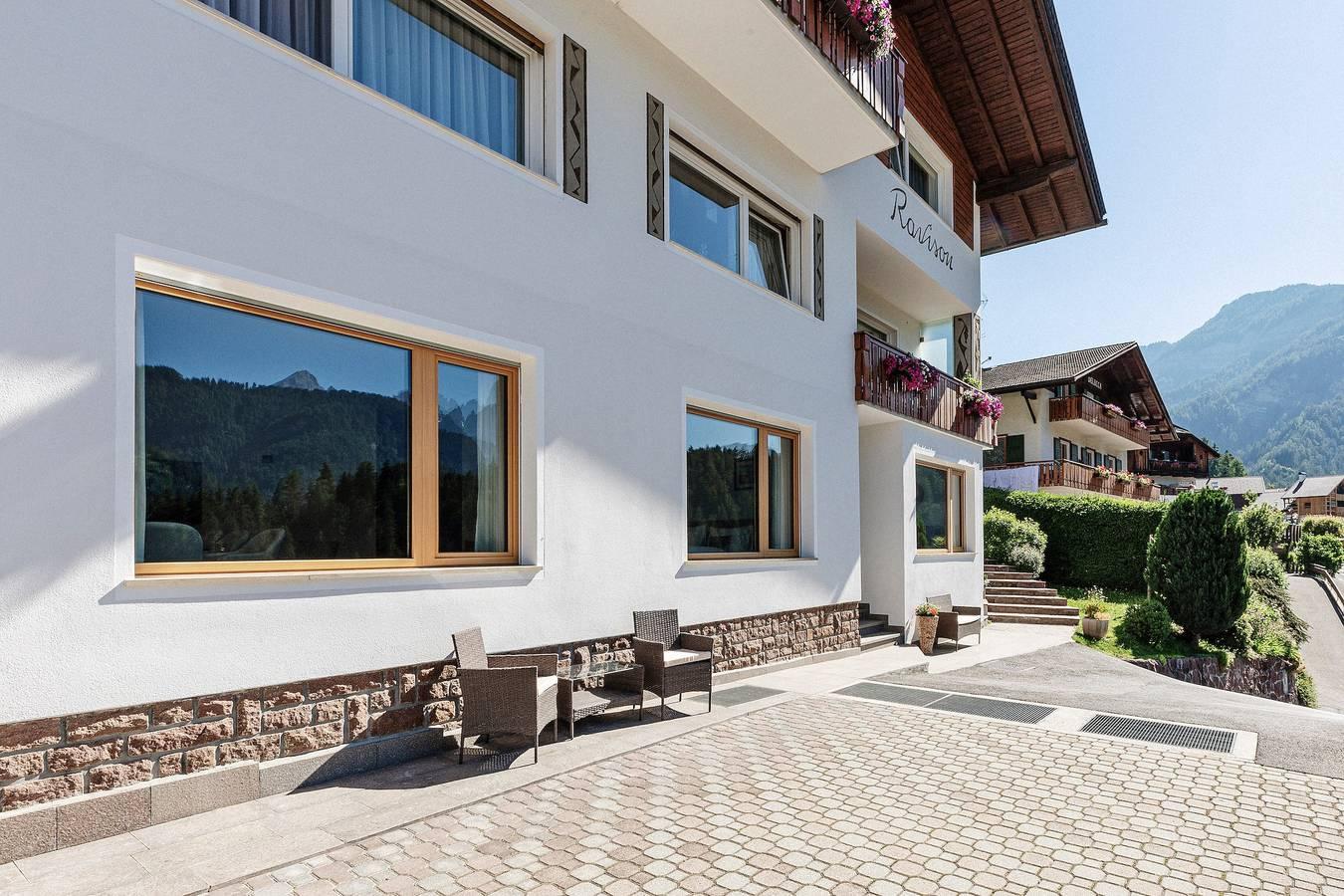 Moderne vakantiewoning 'Ravison' met bergzicht, tuin en wifi in Ortisei, Dolomiti Superski, Italië voor 8 personen foto 25