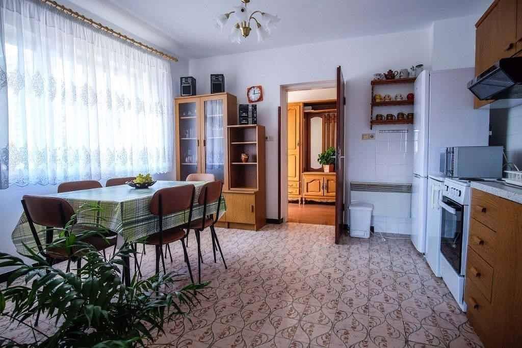 Vakantiewoning met terras en airconditioning in Kaštel (Barbat), Barbat na Rabu, Kroatië voor 9 personen foto 19