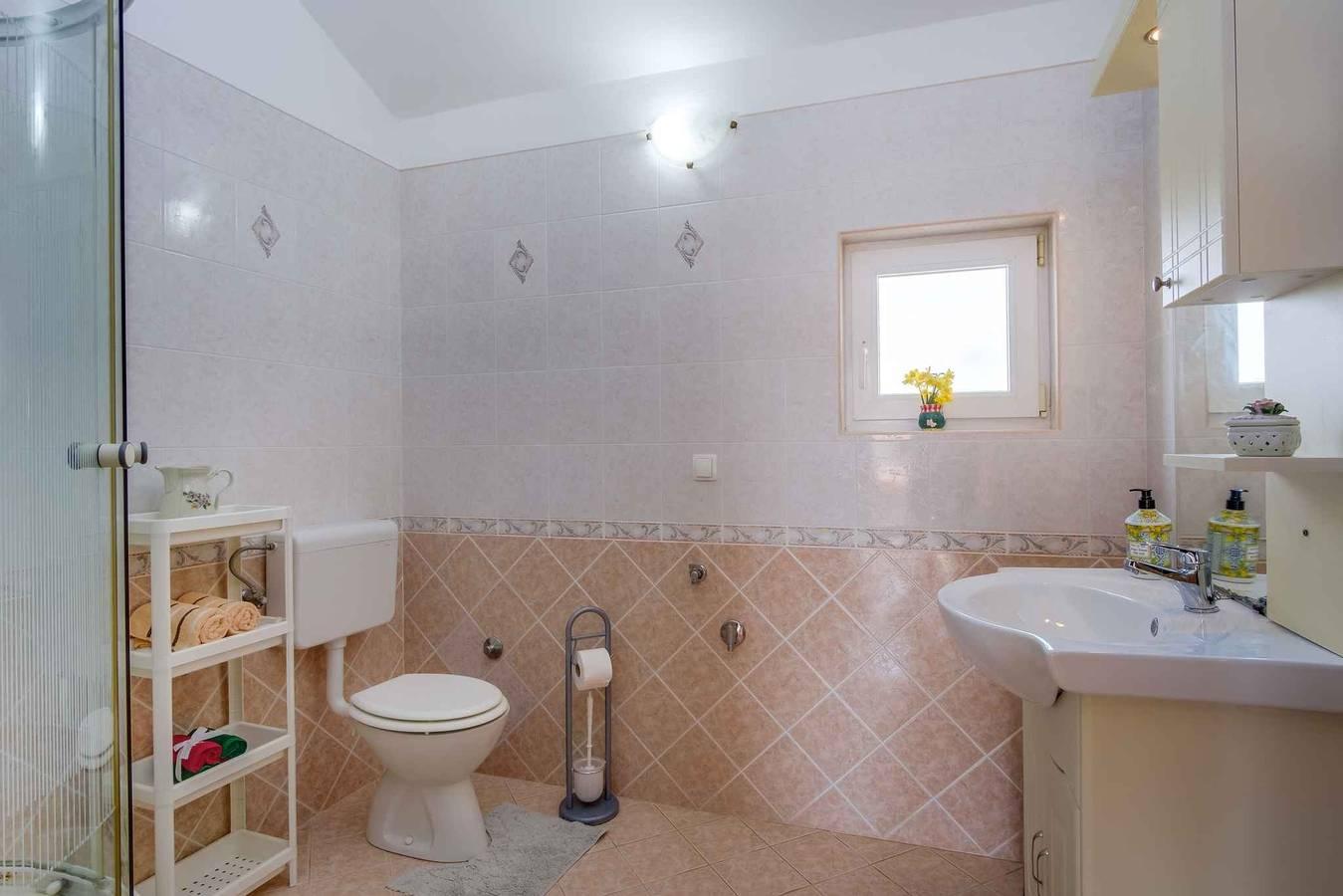 Vakantiewoning Airconditioning en internet op een rustige locatie in Martinscica, Cres, Kroatië voor 4 personen foto 20