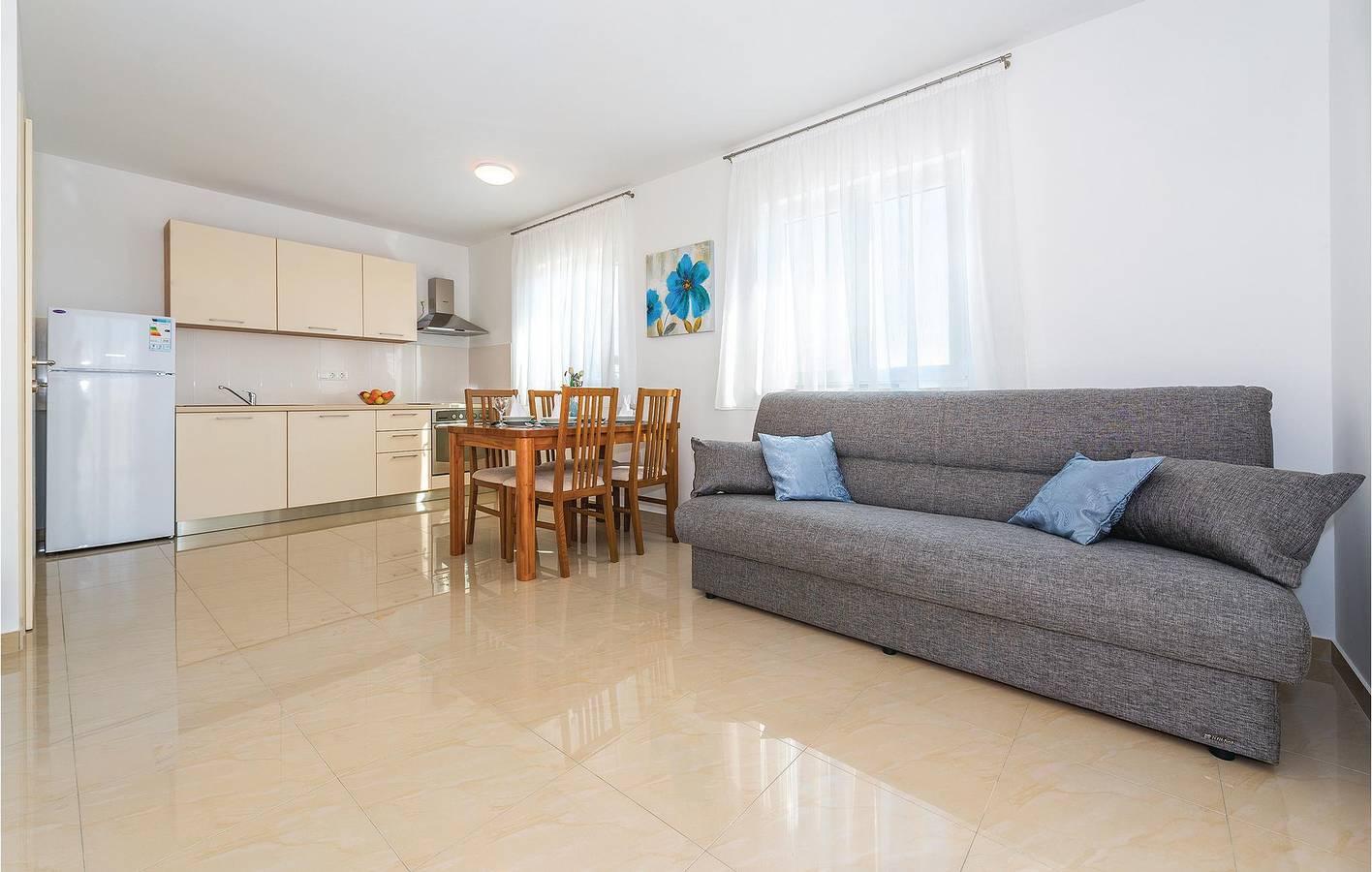 Gezellig appartement met 2 slaapkamers, uitzicht op zee, zwembad in Rogoznica, Šibenik-Knin, Kroatië voor 12 personen foto 24