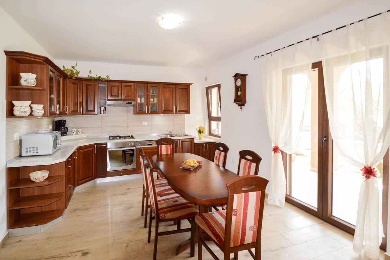 Vakantiewoning met een prachtig terras en een internetaansluiting in Pula-Medulin, Pula, Kroatië voor 7 personen foto 21
