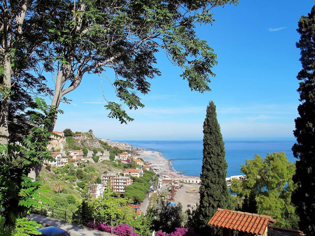 Vakantieappartement met zeezicht en hond toegestaan in Ventimiglia, Italië voor 4 personen foto 21