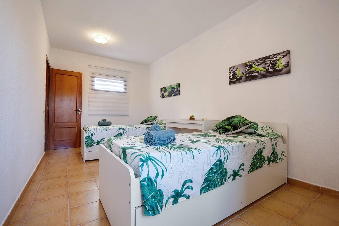 Villa 'Dayely' met bergzicht, zwembad, tuin en wifi in Tamaragua, La Oliva, Spanje voor 6 personen foto 22