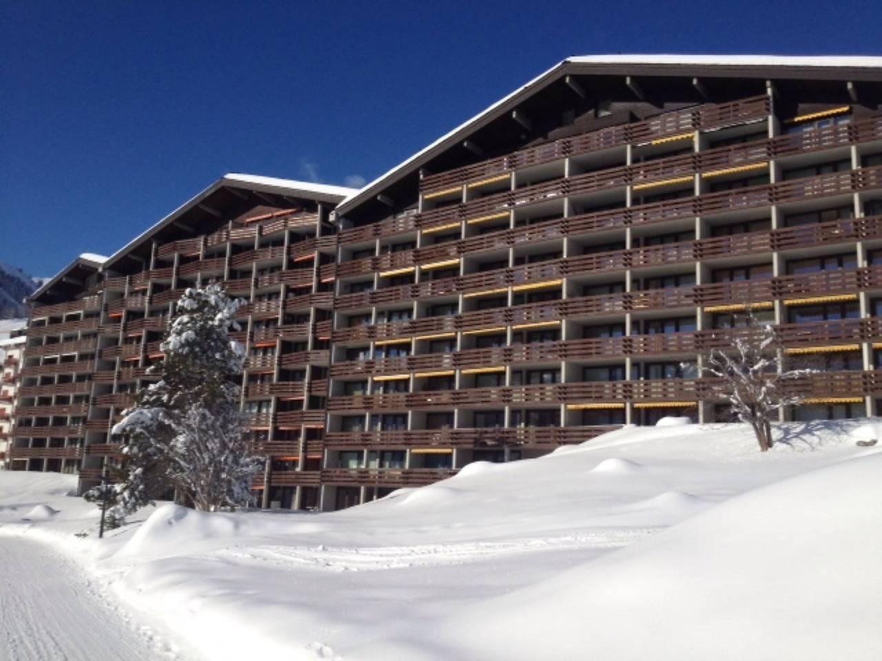 Vakantieappartement met binnenzwembad en zwembad in Disentis, Surselva, Zwitserland voor 2 personen foto 24
