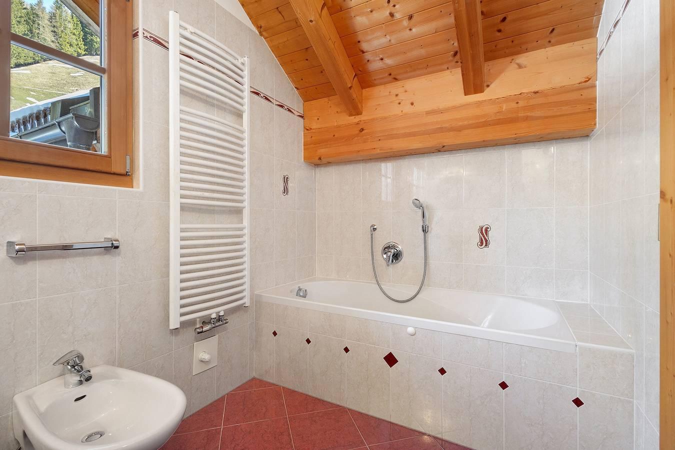 Appartement 'Ciasa Mirio Mirio' met Uitzicht op de Bergen, Balkon & Wifi in Rumestluns, La Val, Italië voor 4 personen foto 19
