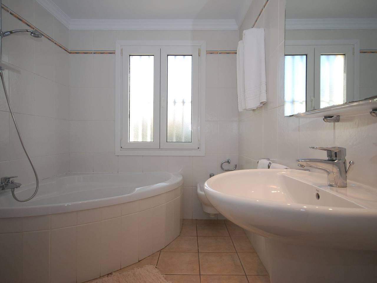 Kustvilla met wellness in Oliva, Costa Blanca, Spanje voor 6 personen foto 20