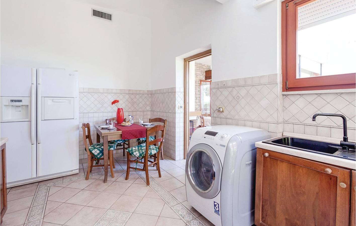 Appartement met uitzicht op zee, zwembad, parkeerplaats en terras in Terracina, Agro Pontino, Italië voor 15 personen foto 19