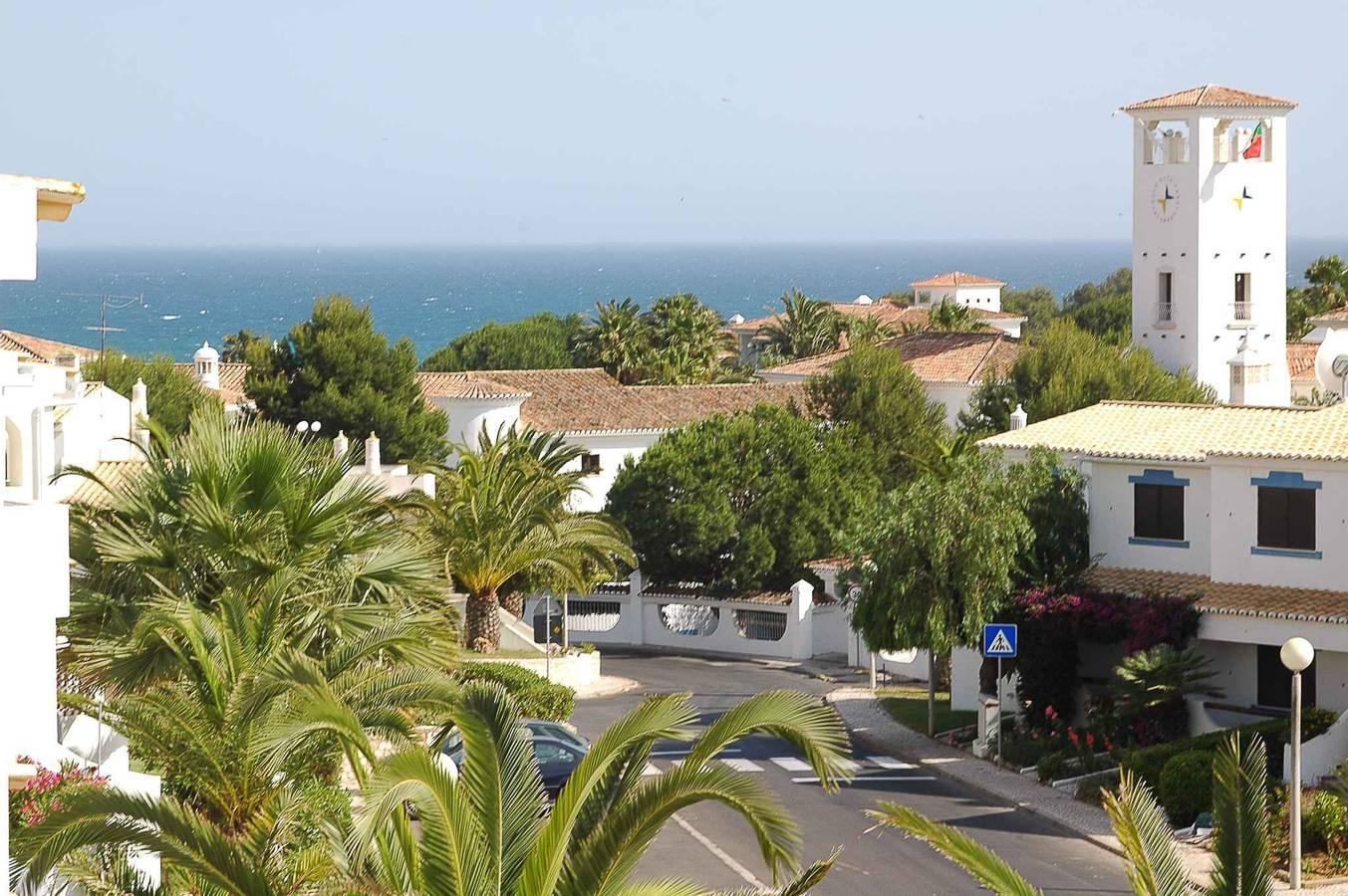 Vakantieappartement met balkon en zwembad in Alporchinhos, Porches, Portugal voor 8 personen foto 21
