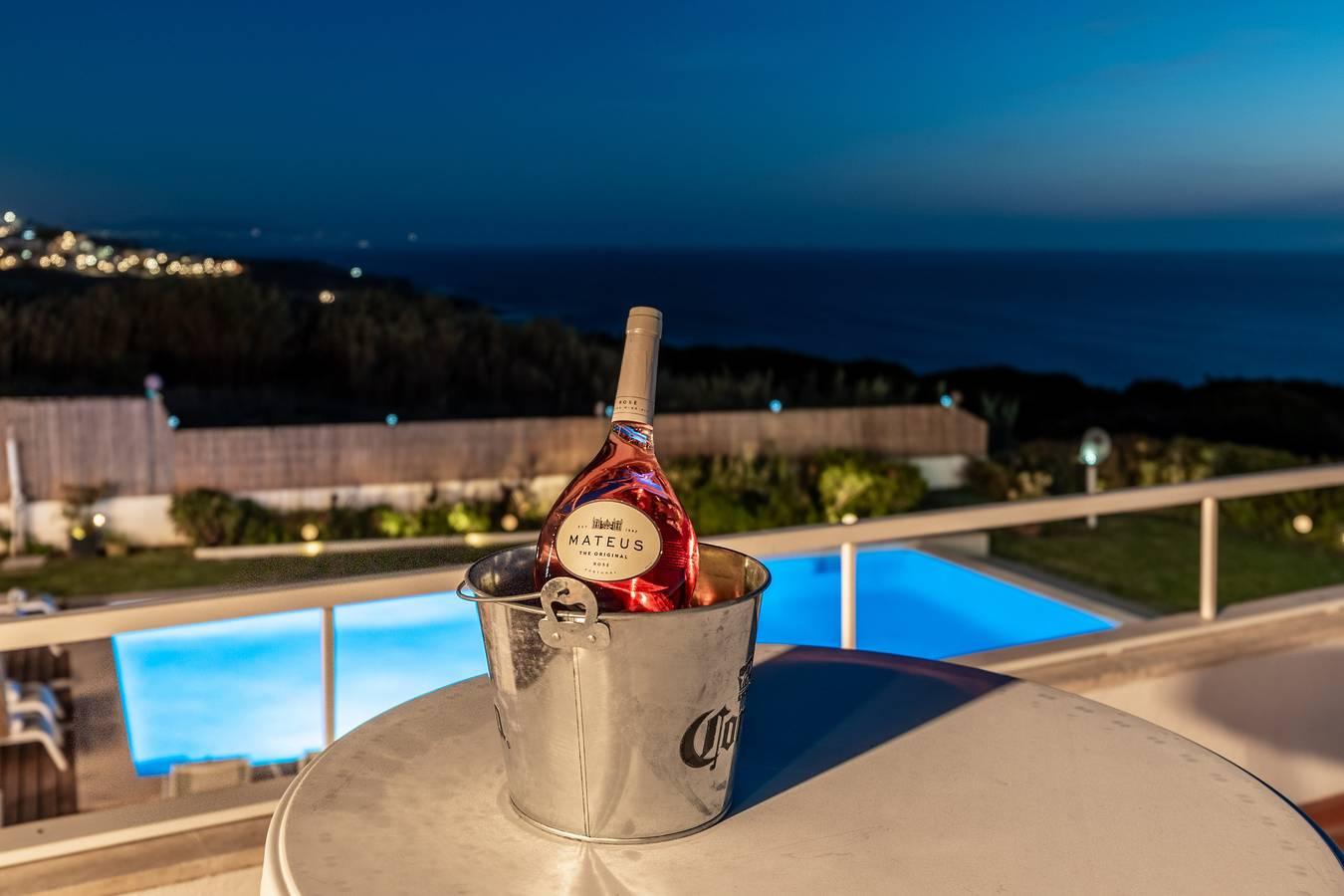 Villa Atlantic Blue in Praia de São Lourenço, Encarnação, Portugal voor 8 personen foto 20