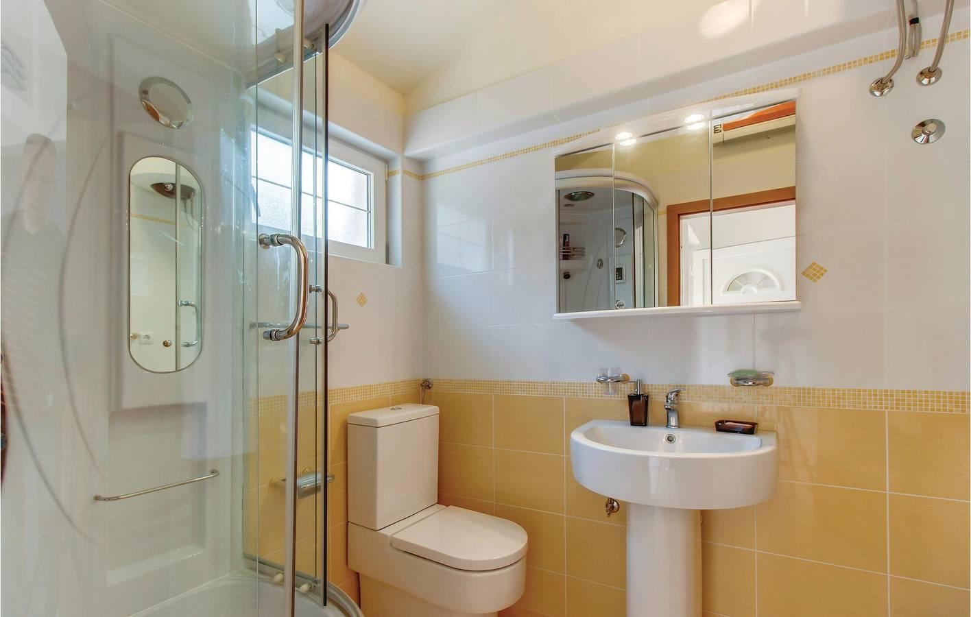 Gezellig appartement met terras, op 400 meter van de kust, wifi in Stara Porozina, Cres Stad, Kroatië voor 4 personen foto 23