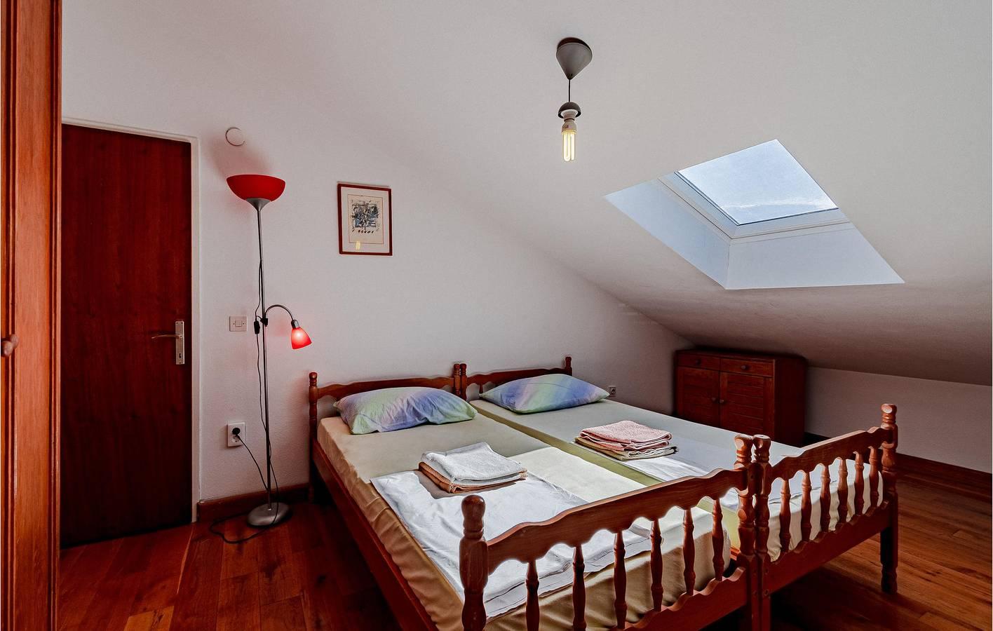 Gezellig appartement met 1 slaapkamer, terras, wifi en parkeergelegenheid vlak in Korcula, Kroatië voor 8 personen foto 24