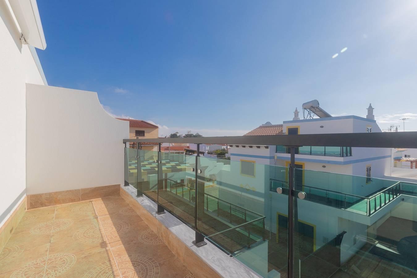 Apartamento em condomínio com piscina a 100m da in Manta Rota, Parque Natural da Ria Formosa, Portugal voor 7 personen foto 24