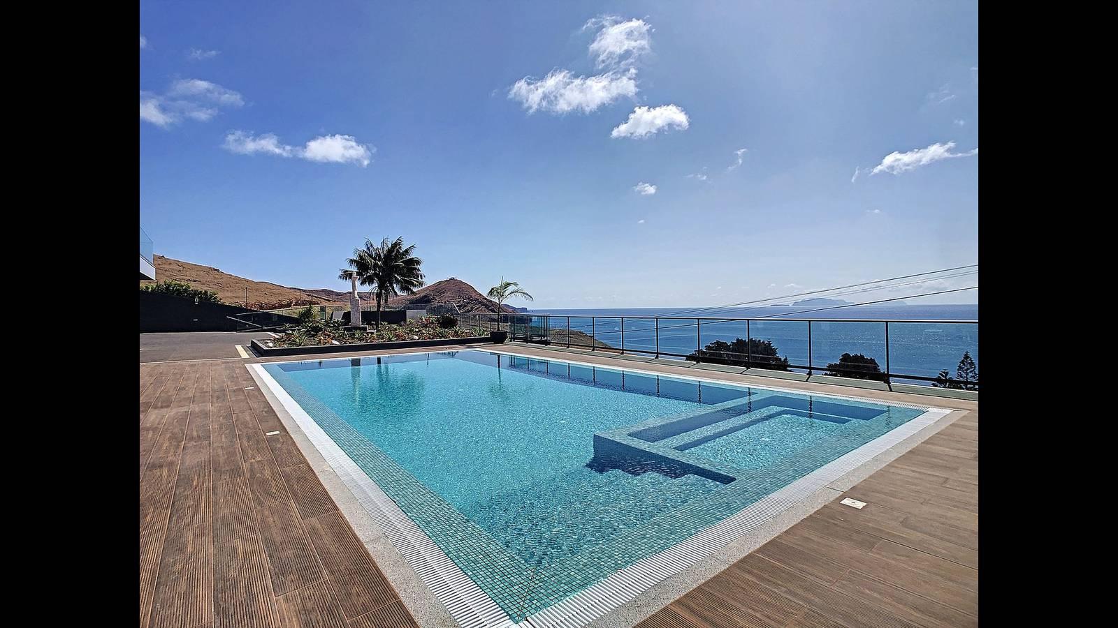 Vakantiehuis met zwembad in Caniçal, Portugal voor 10 personen foto 19