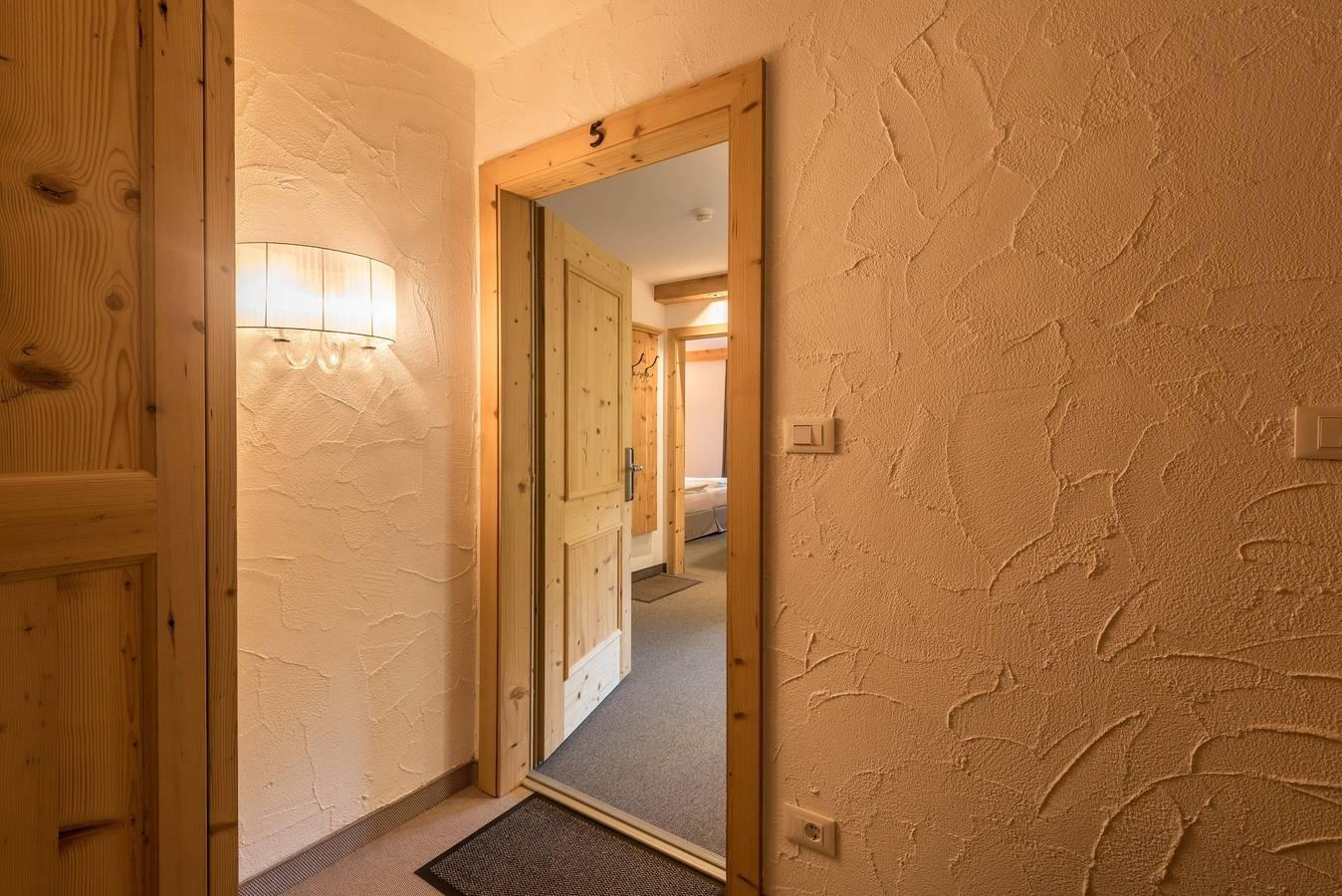 Appartement 'Cesa Sassela' met Bergzicht, Sauna, Zwembad, Tuin in Ortisei, Dolomiti Superski, Italië voor 4 personen foto 25