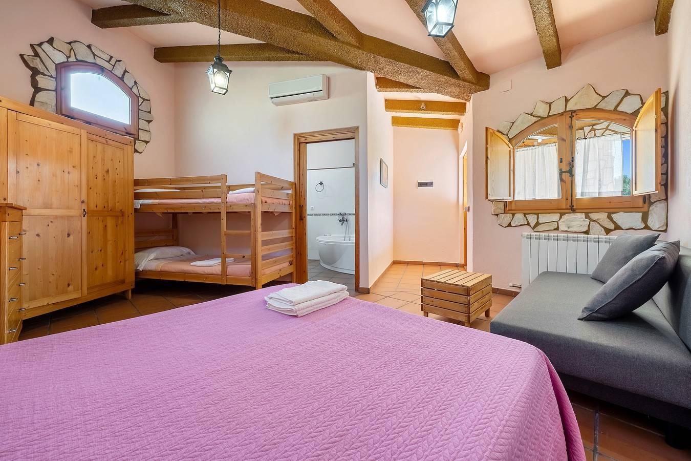 Vakantiehuis 'La Xaconera' met privé zwembad, Wi-Fi in La Riera de Gaià, Costa Dorada, Spanje voor 30 personen foto 21