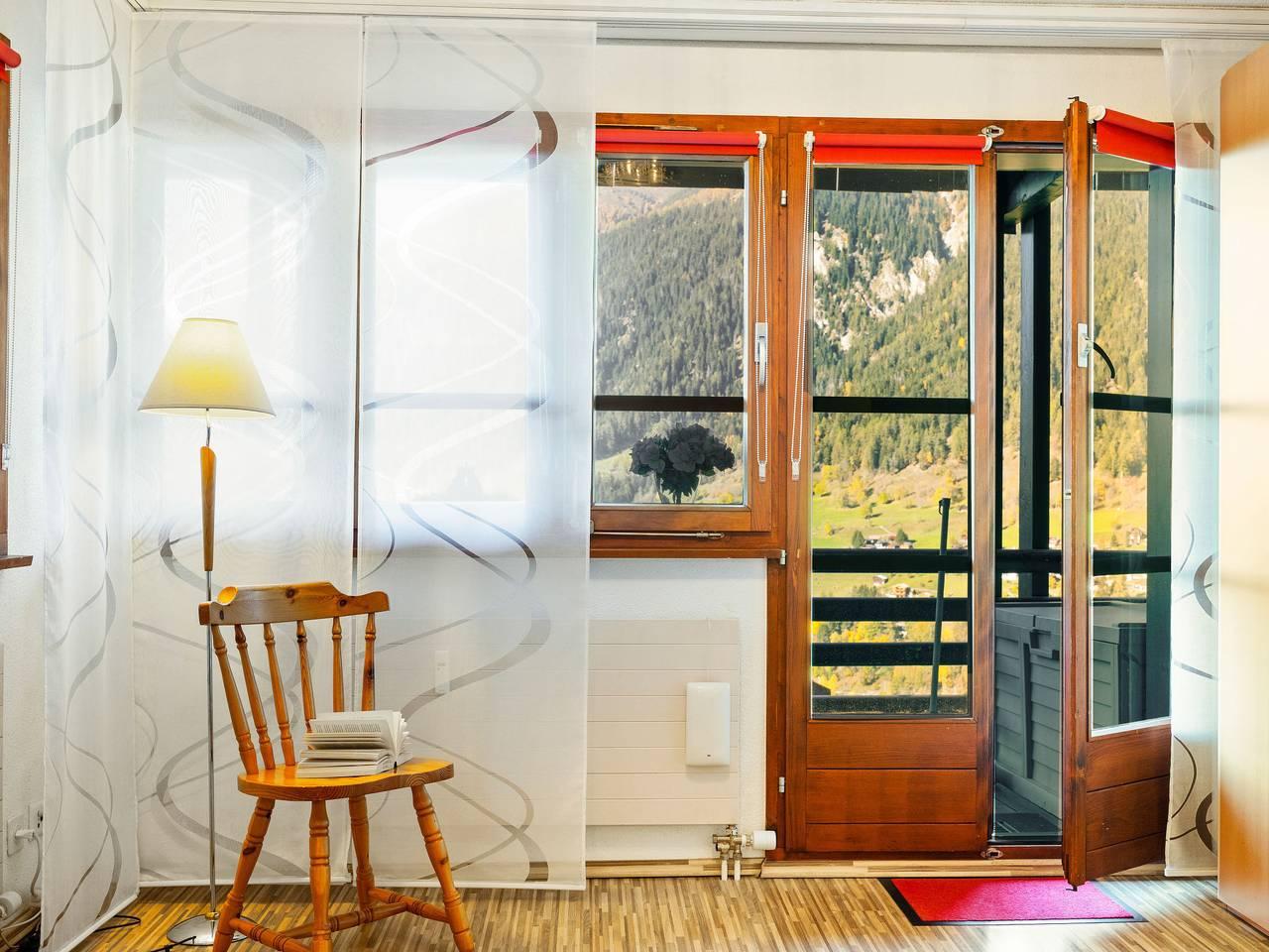 Vakantieappartement met speeltuin en 1 slaapkamer en balkon in Ernen, Aletsch Arena, Zwitserland voor 2 personen foto 3