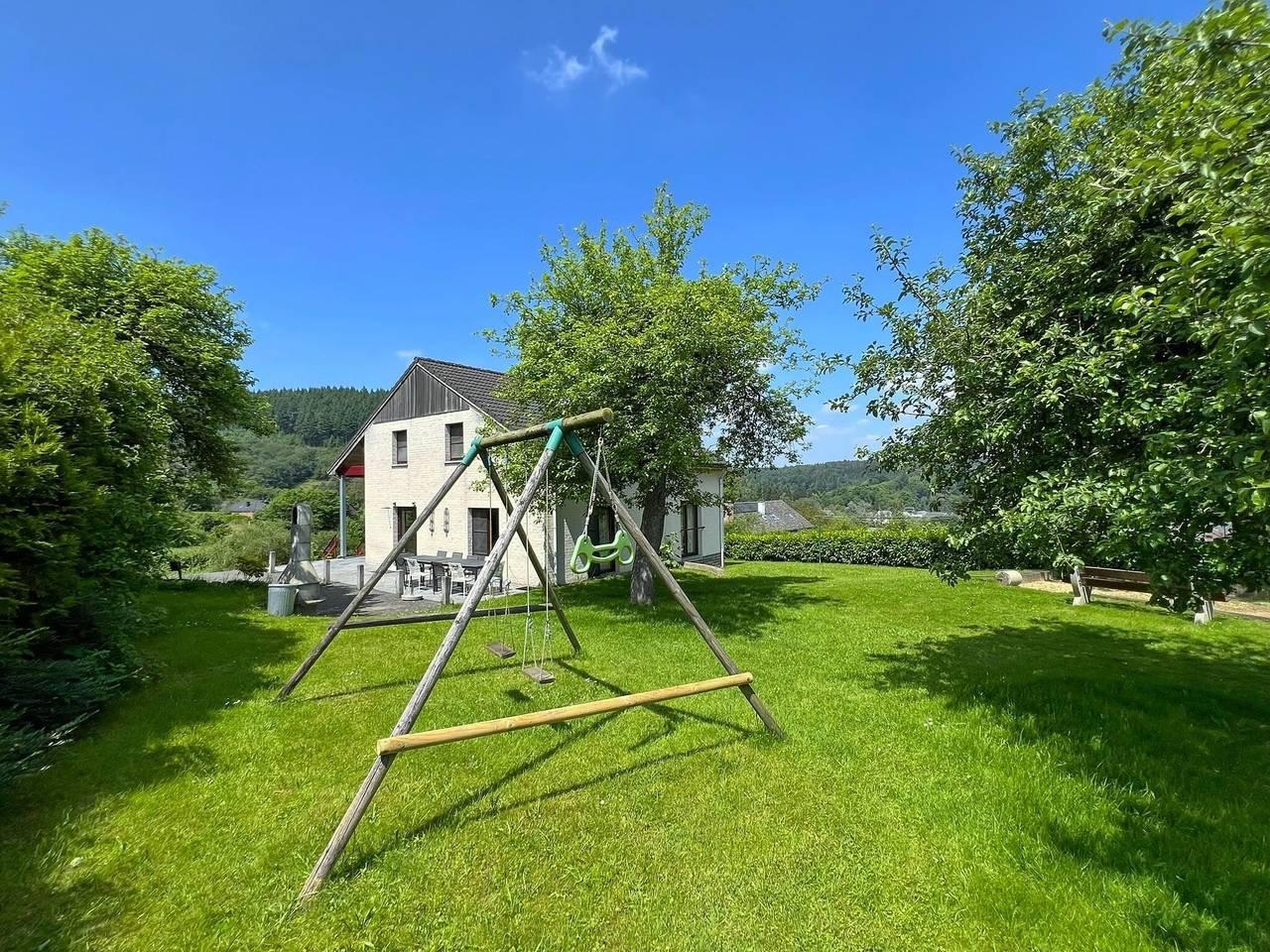Chalet in Hampteau met Uitzicht op Vallei in Hampteau, Hotton, België voor 10 personen foto 21