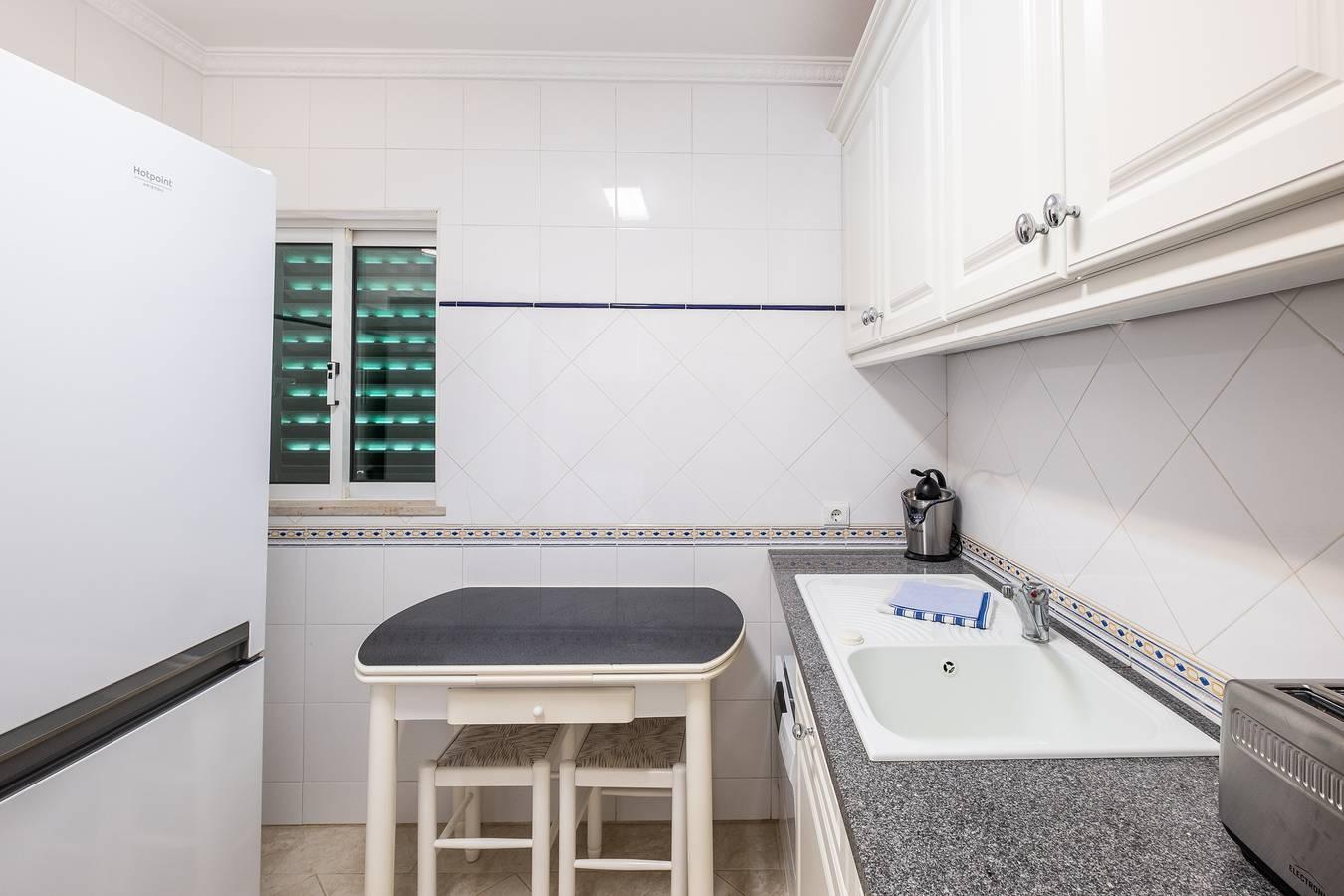 #068 1Br Salgados | Beach & Golf Escape in Guia, Portugal voor 4 personen foto 23