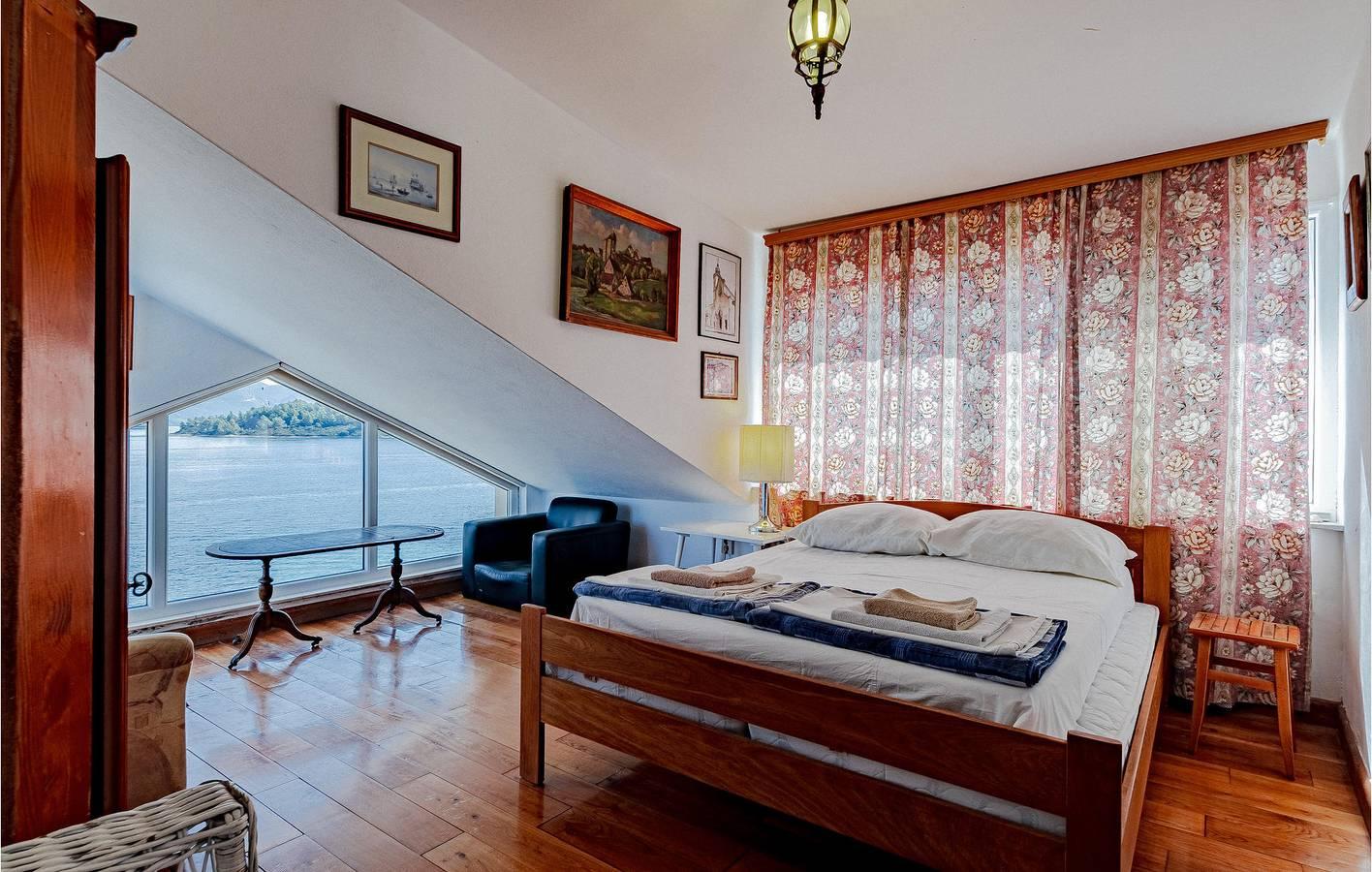 Gezellig appartement met 1 slaapkamer, terras, wifi en parkeergelegenheid vlak in Korcula, Kroatië voor 8 personen foto 20