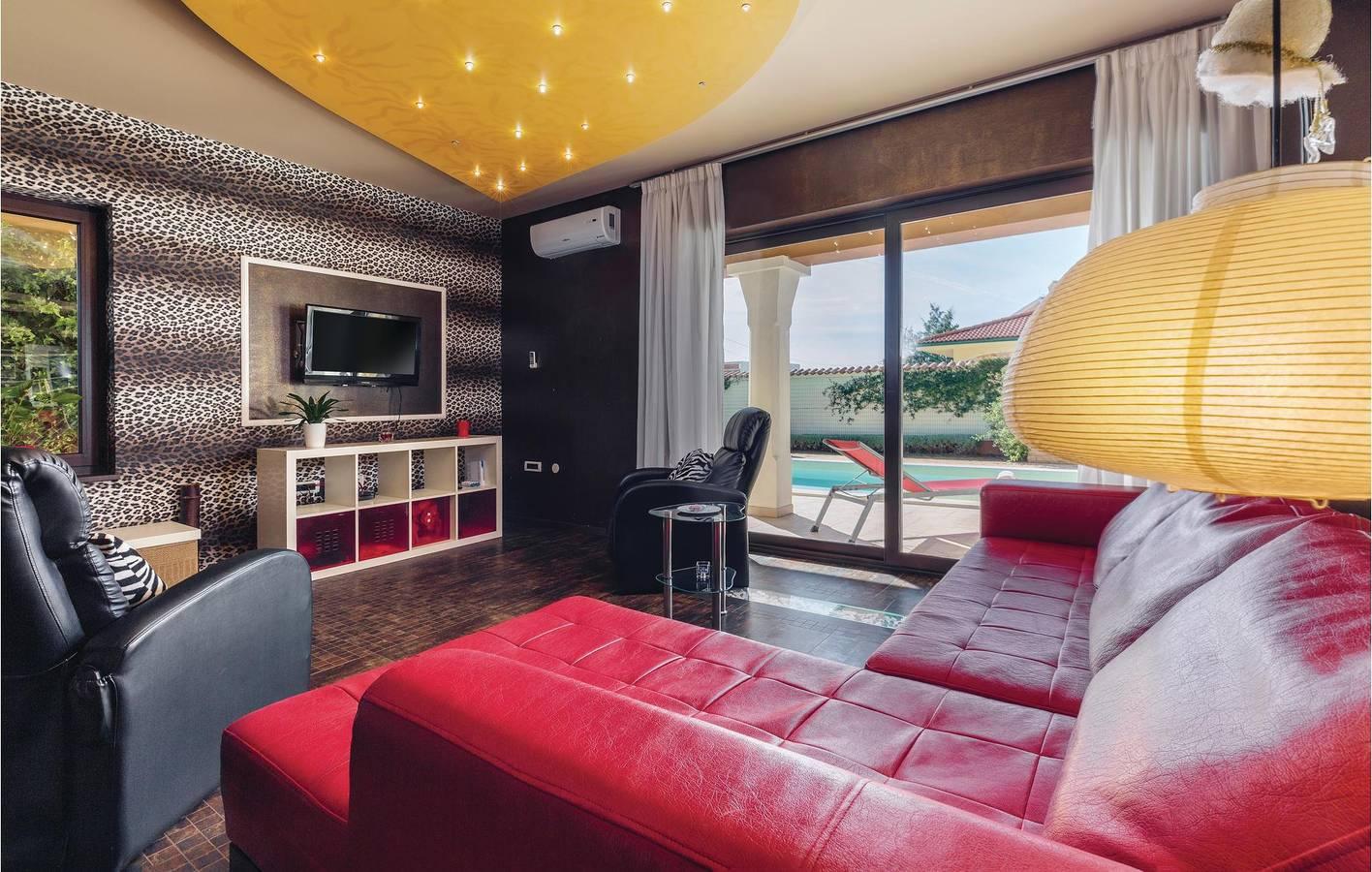 Ruim appartement met 2 slaapkamers, zwembad en terras, vlak in Vodnjan, Grad Vodnjan, Kroatië voor 10 personen foto 19